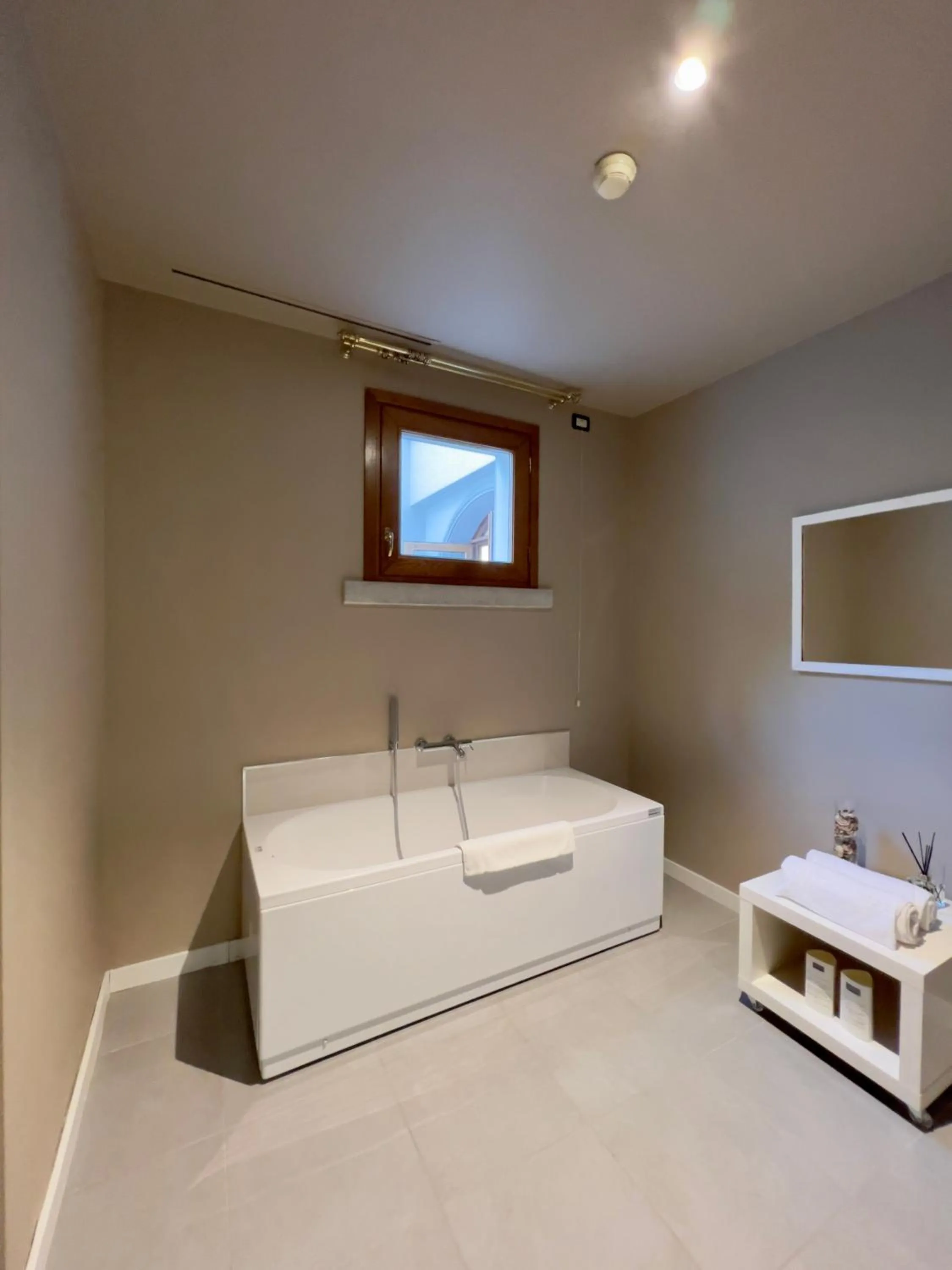 Bath in Hotel Villa Maria Au Lac - Estella Hotels Italia