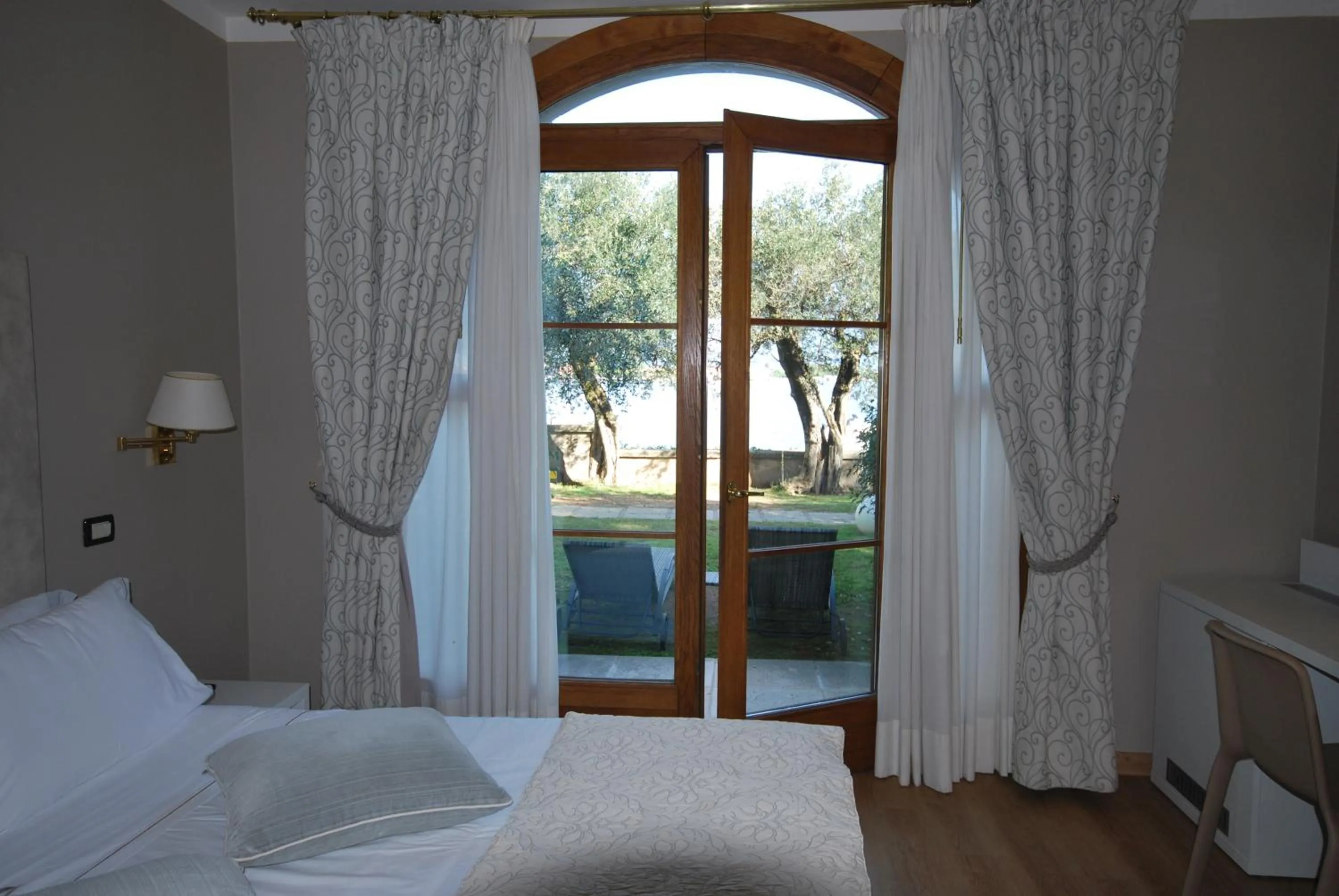 Bed in Hotel Villa Maria Au Lac - Estella Hotels Italia