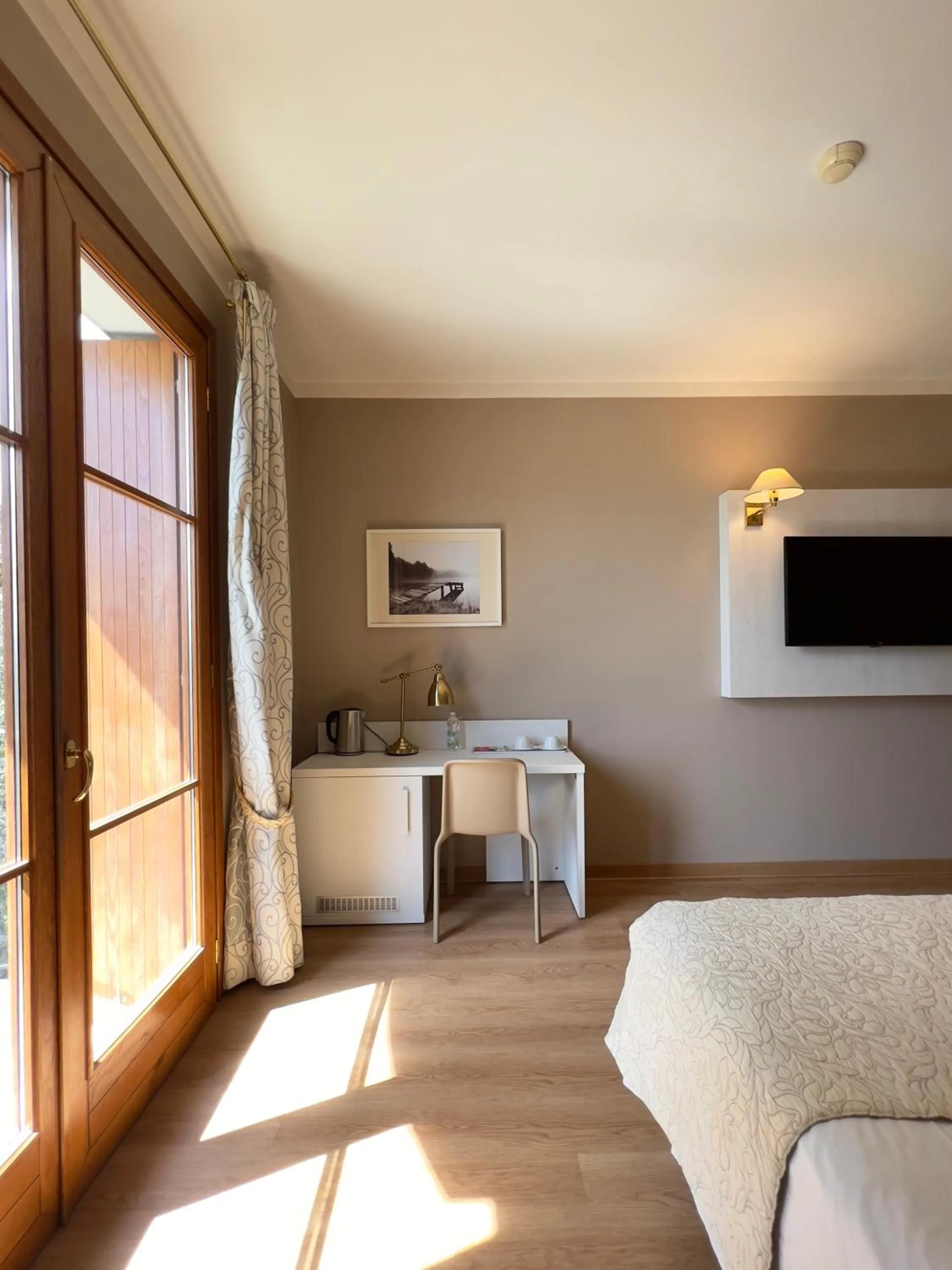 TV and multimedia in Hotel Villa Maria Au Lac - Estella Hotels Italia