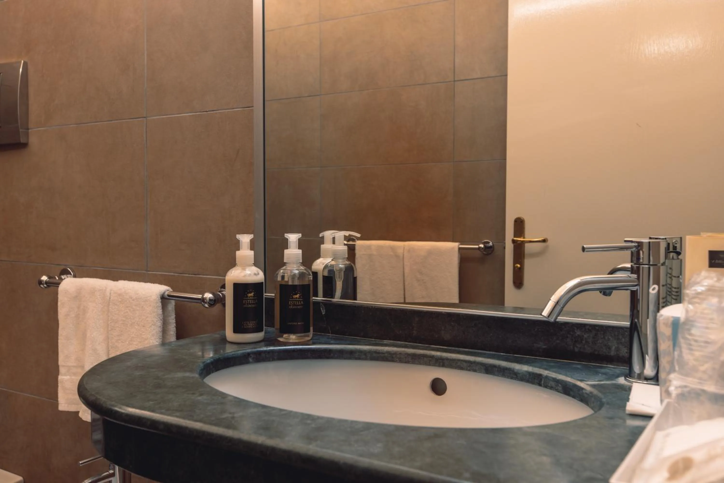 Bathroom in Hotel Villa Maria Au Lac - Estella Hotels Italia