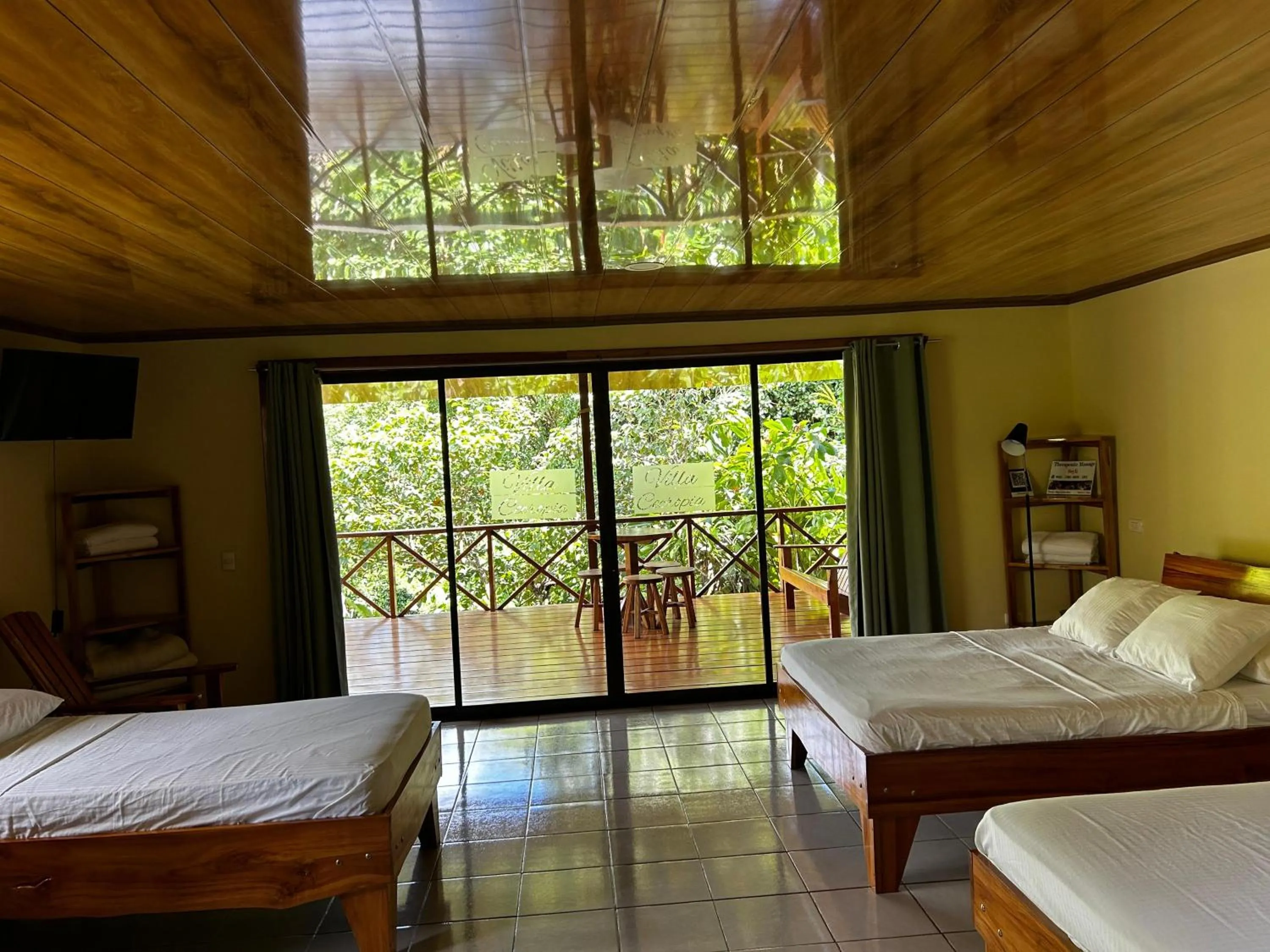 Bed in Vista Drake Lodge