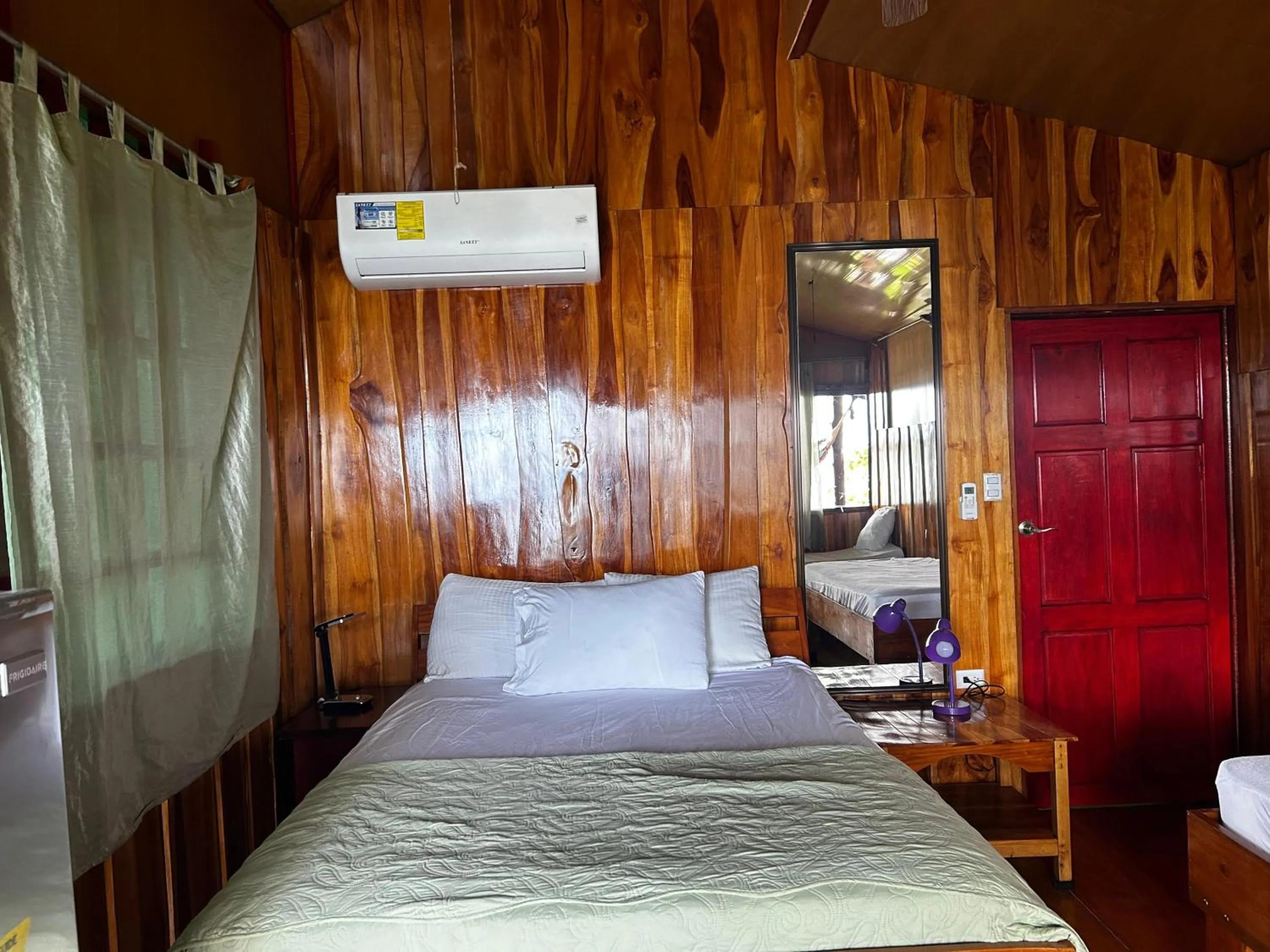 Bed in Vista Drake Lodge