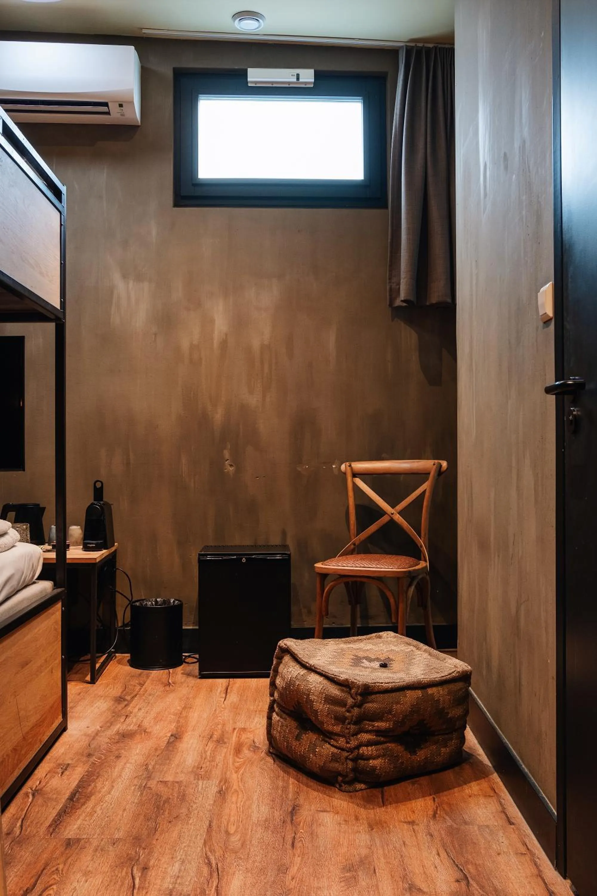 Decorative detail, Bed in City Center Lodge Utrecht