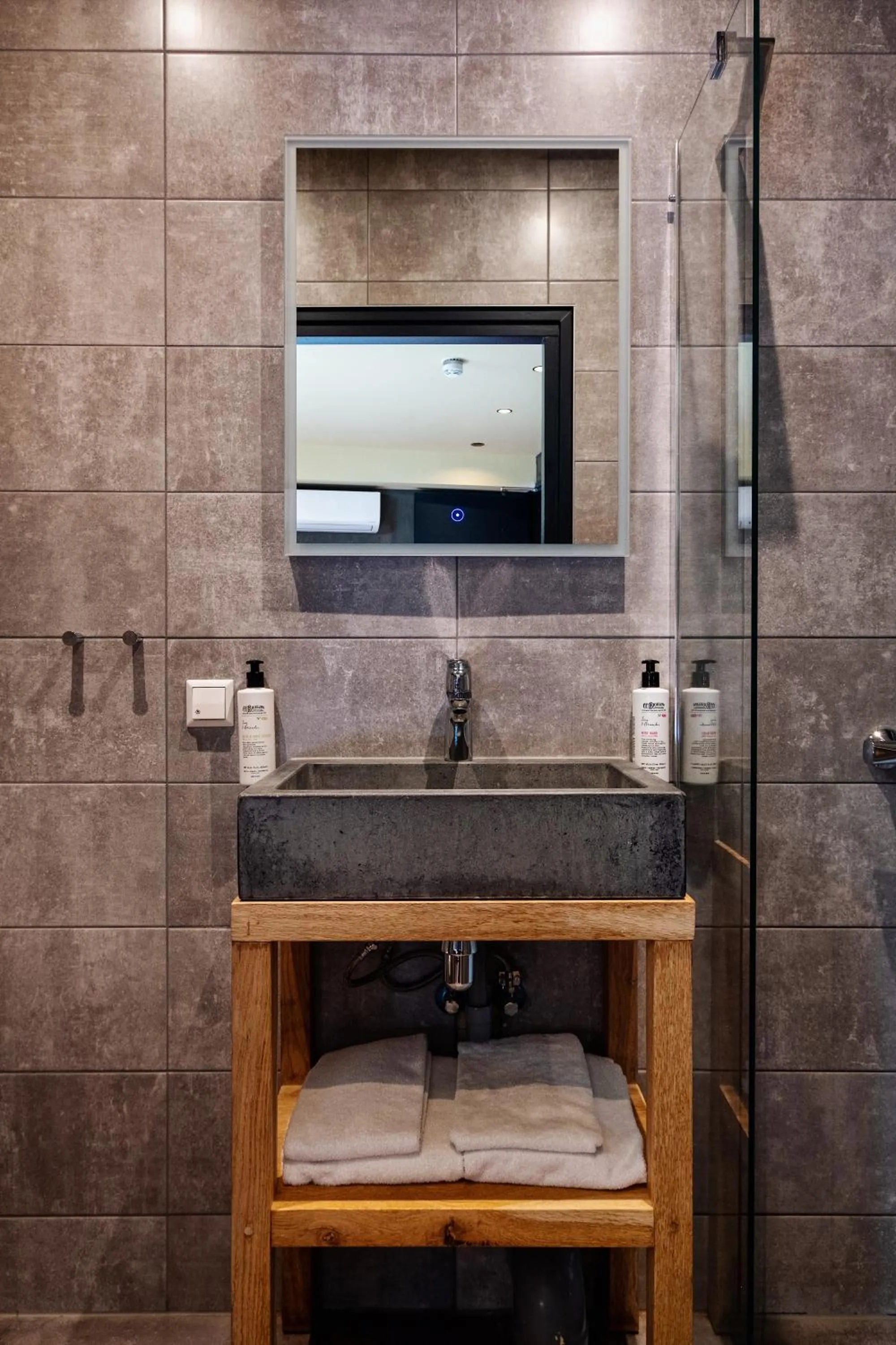 Bathroom in City Center Lodge Utrecht