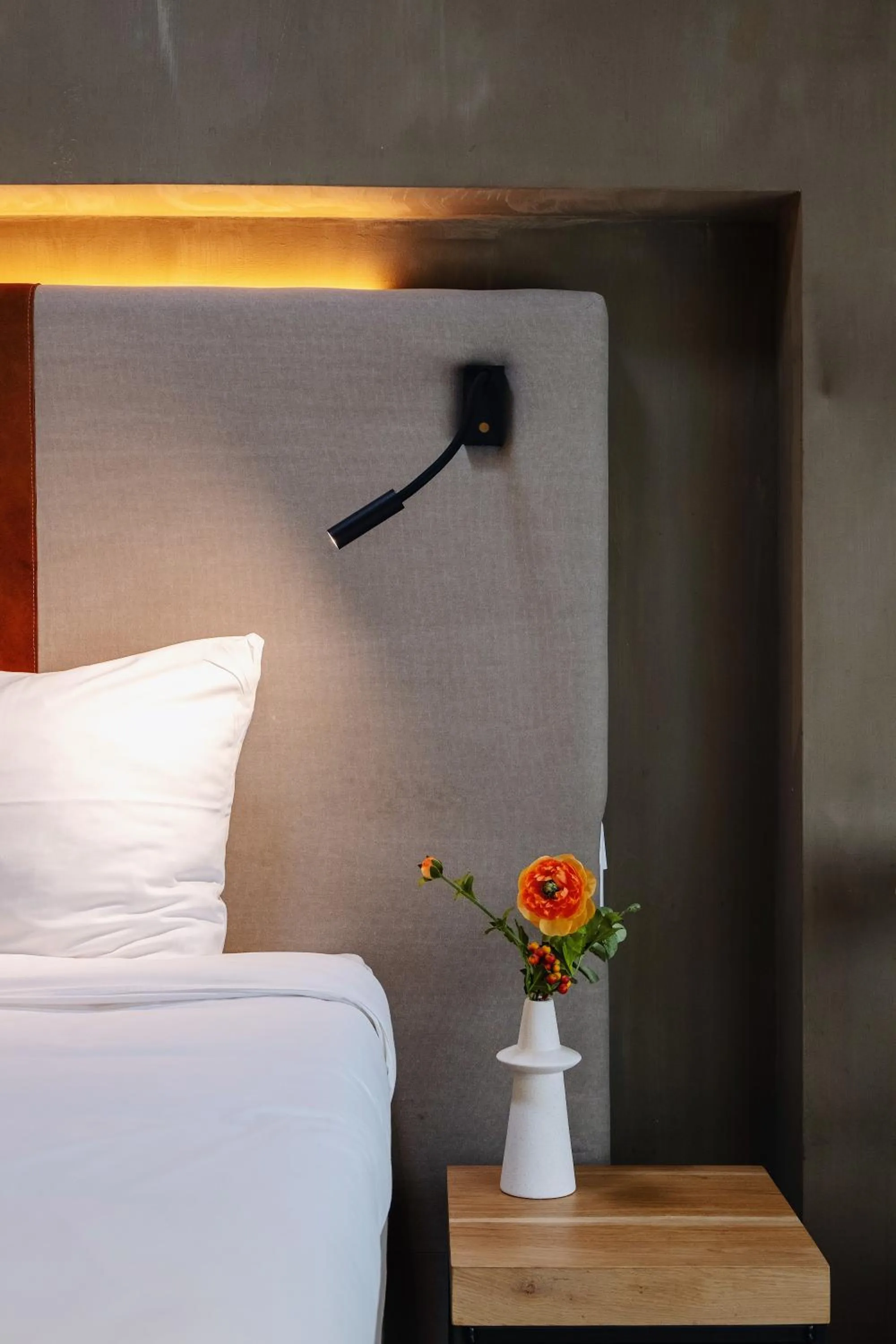 Decorative detail, Bed in City Center Lodge Utrecht