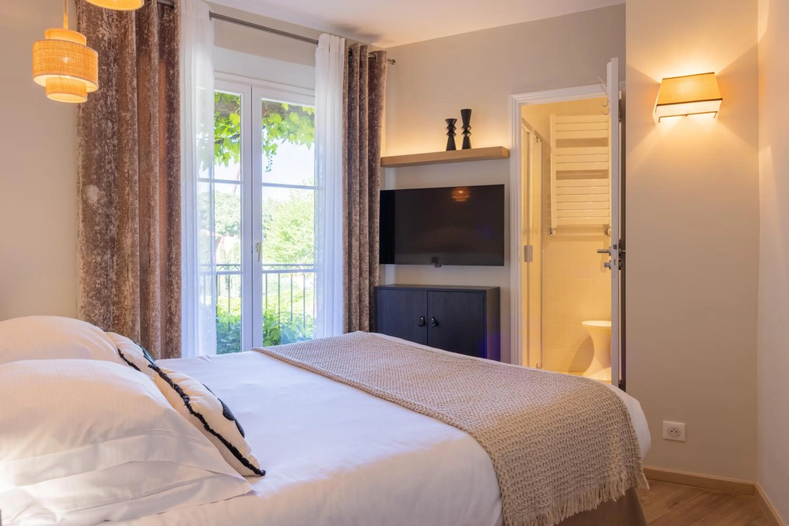 Bed in Hotel des Lices