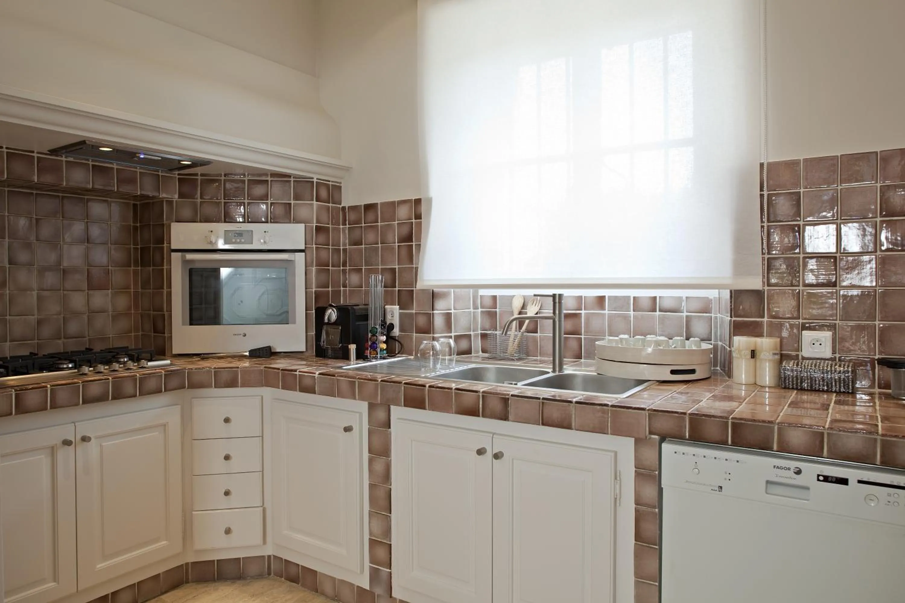 Kitchen or kitchenette in Hotel des Lices