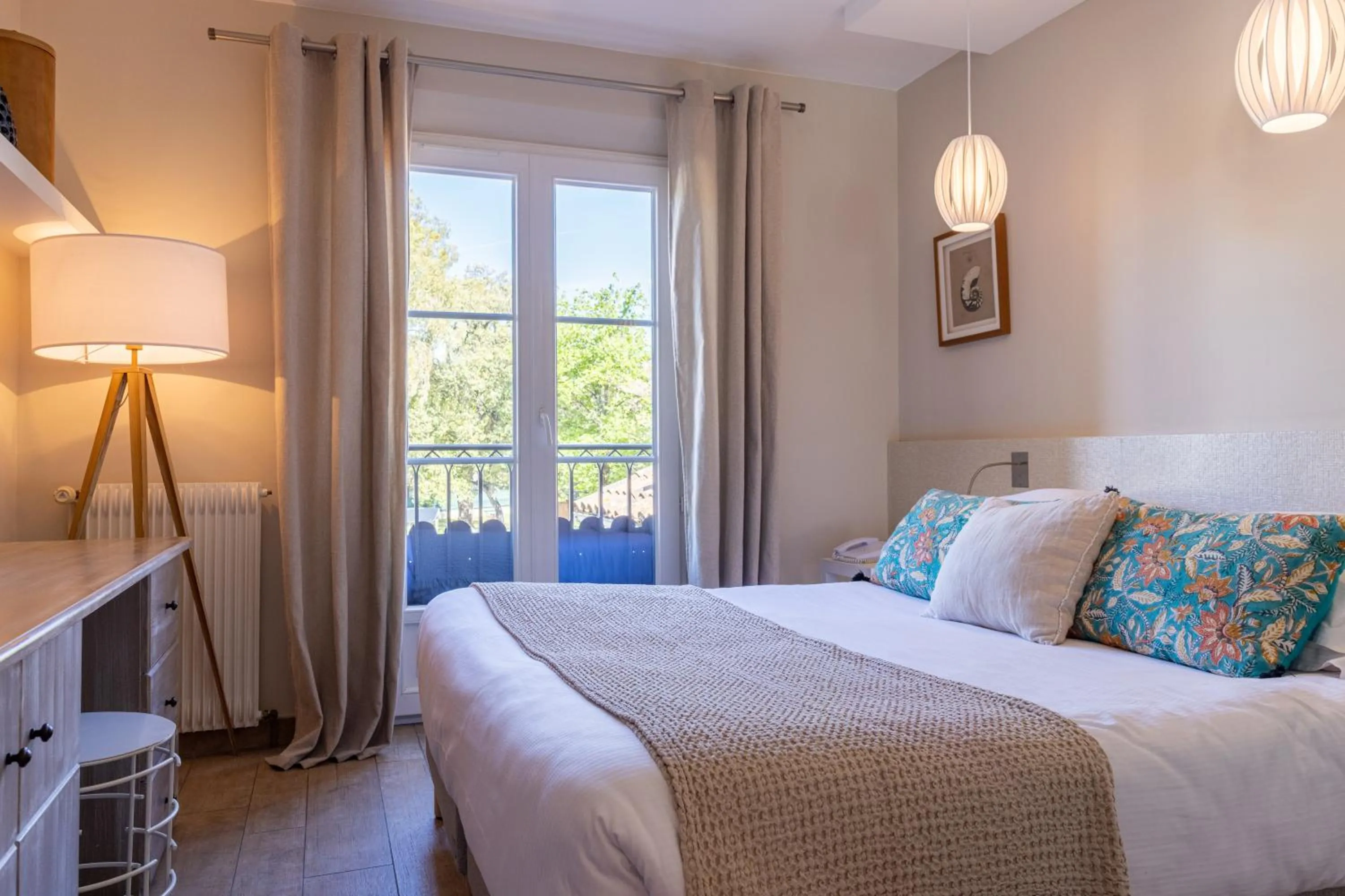 Bed in Hotel des Lices