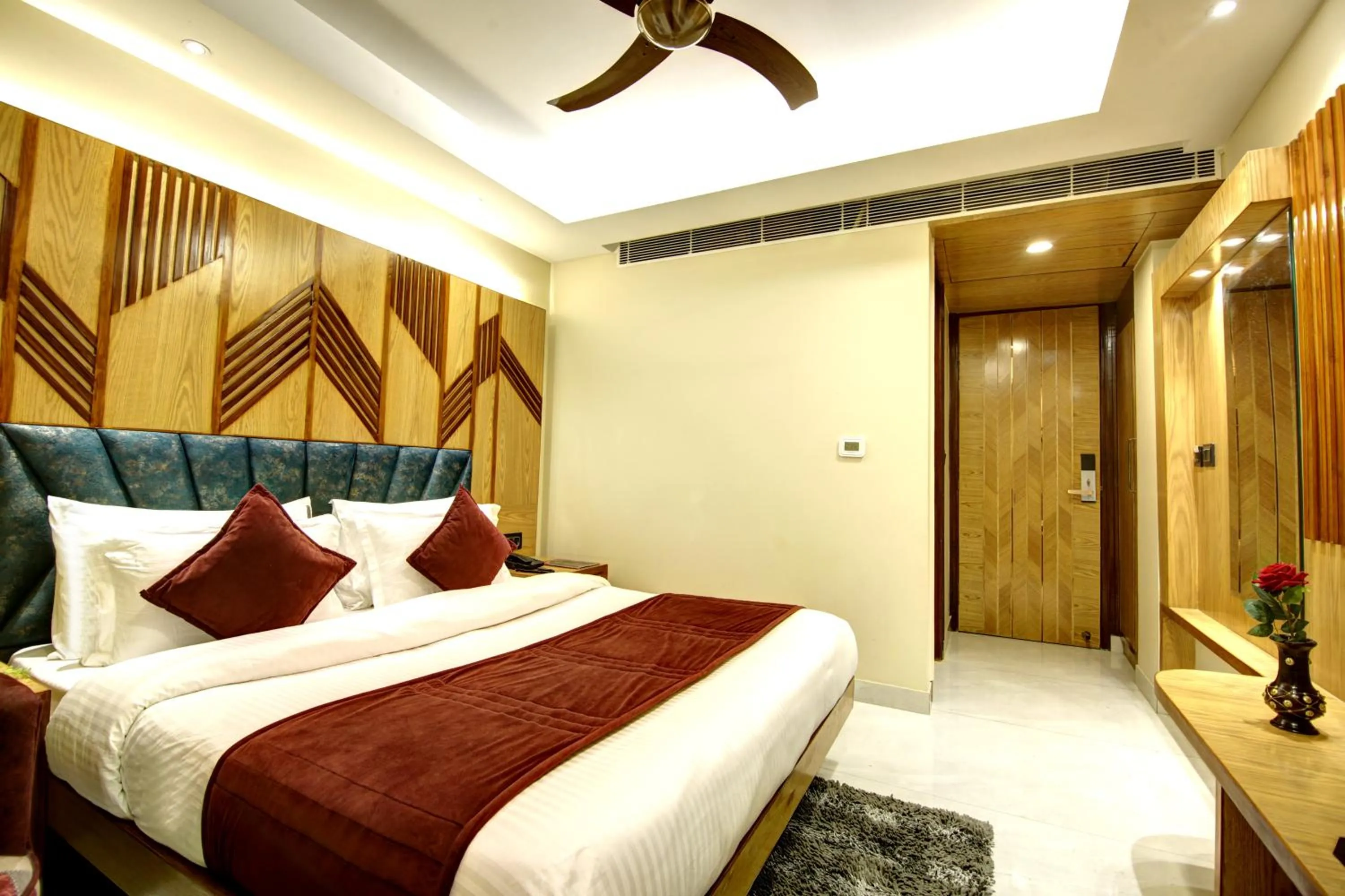 Bed in The Leena International-Near Connaught Place & New Delhi Railway Station