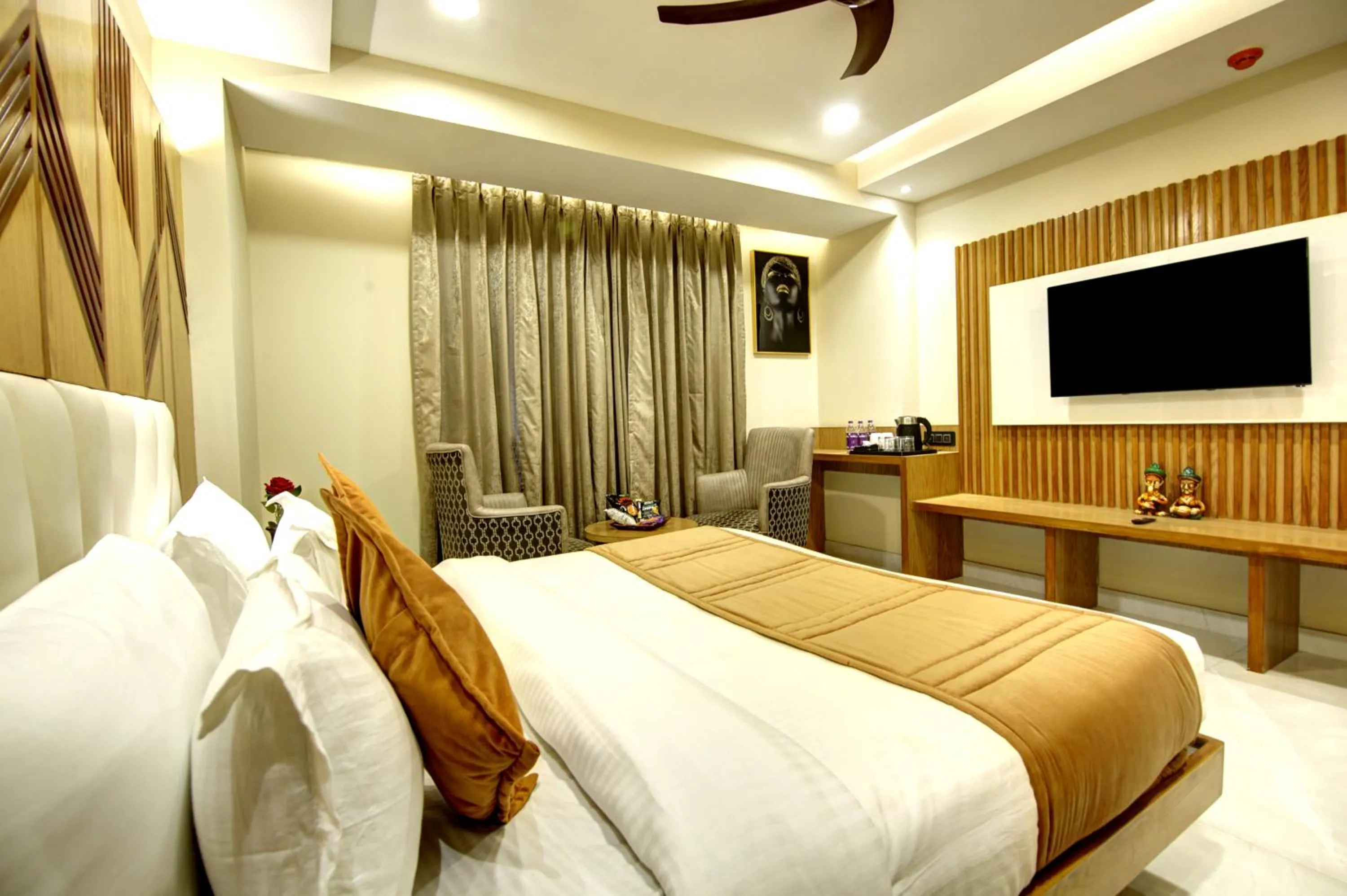 Bed in The Leena International-Near Connaught Place & New Delhi Railway Station