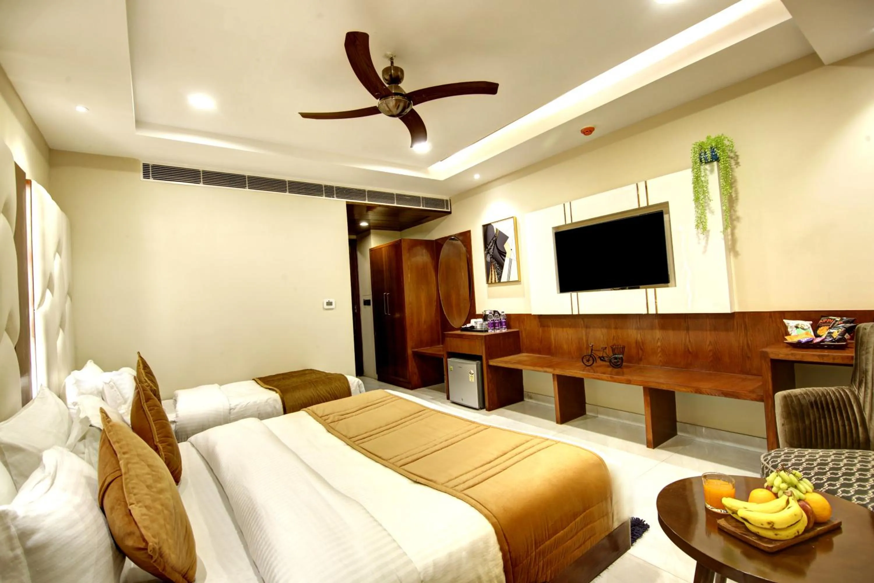 Bed in The Leena International-Near Connaught Place & New Delhi Railway Station