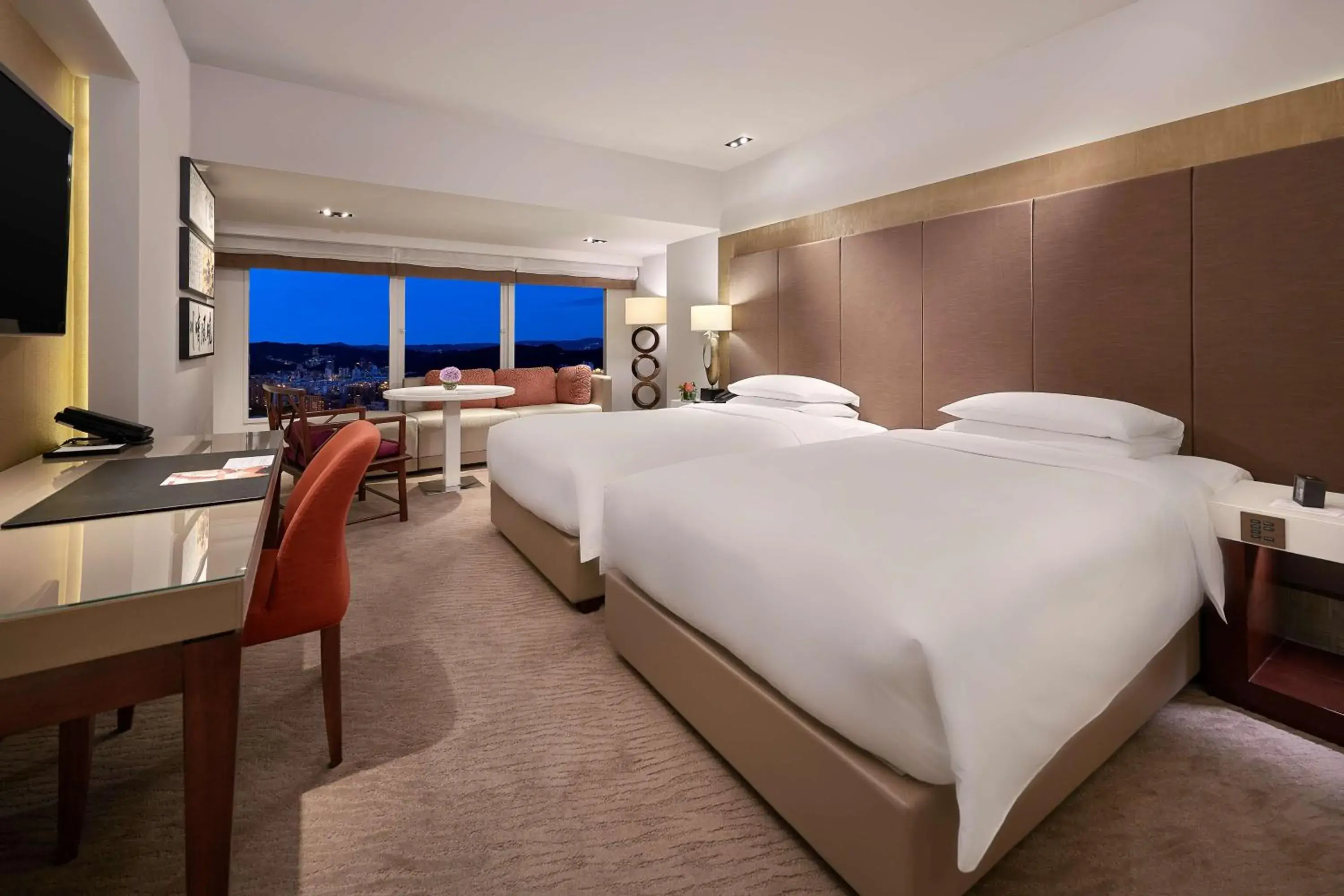 Photo of the whole room, Bed in Grand Hyatt Taipei Photo of the whole room, Bed in Grand Hyatt Taipei