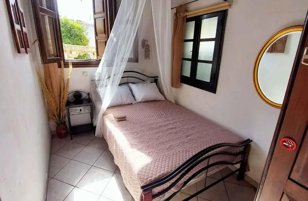 Budget Double Room in Saint Michel Hotel Old Town Budget Double Room in Saint Michel Hotel Old Town