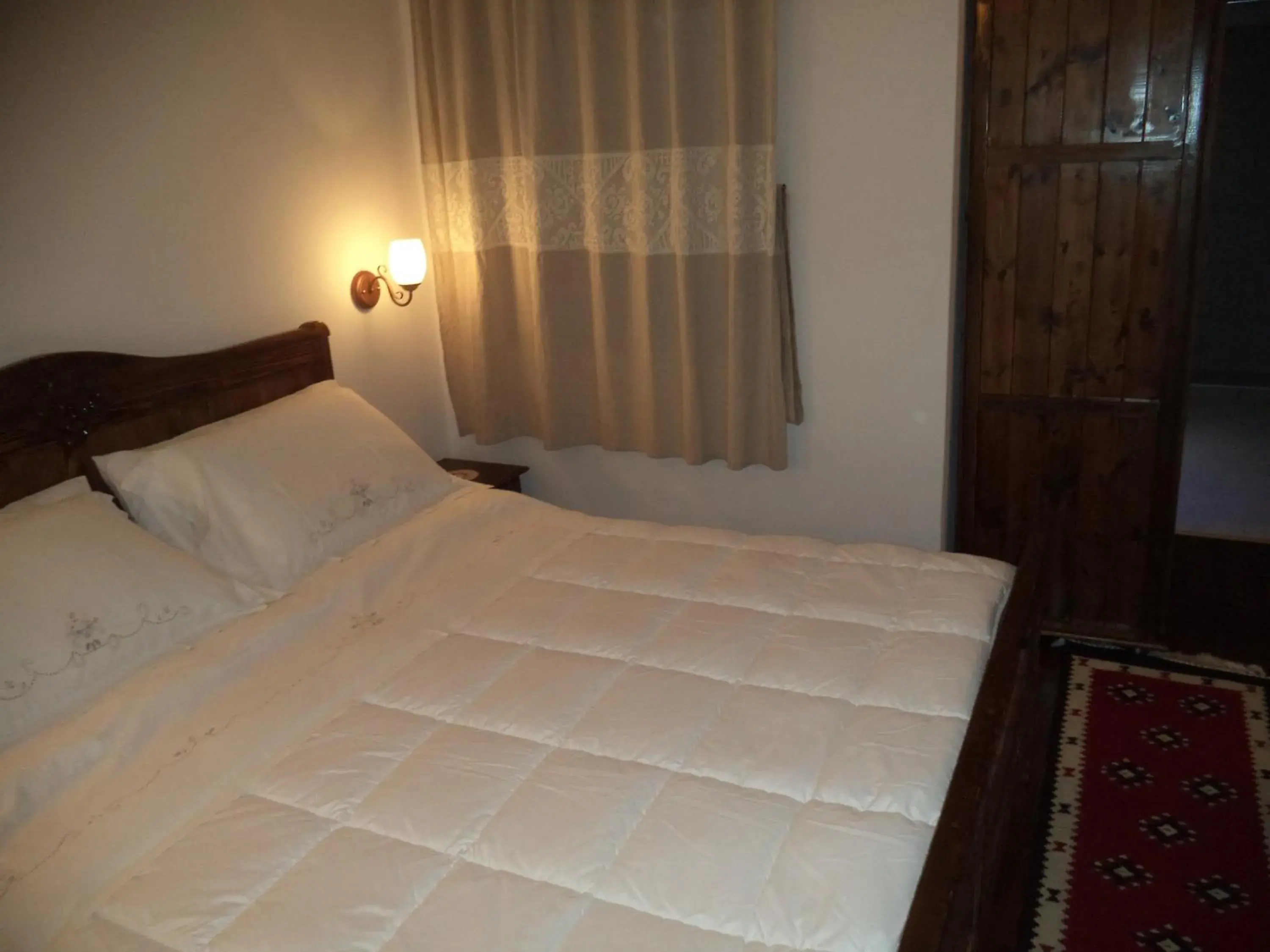 Budget Double Room in Hotel Vila Aleksander Budget Double Room in Hotel Vila Aleksander