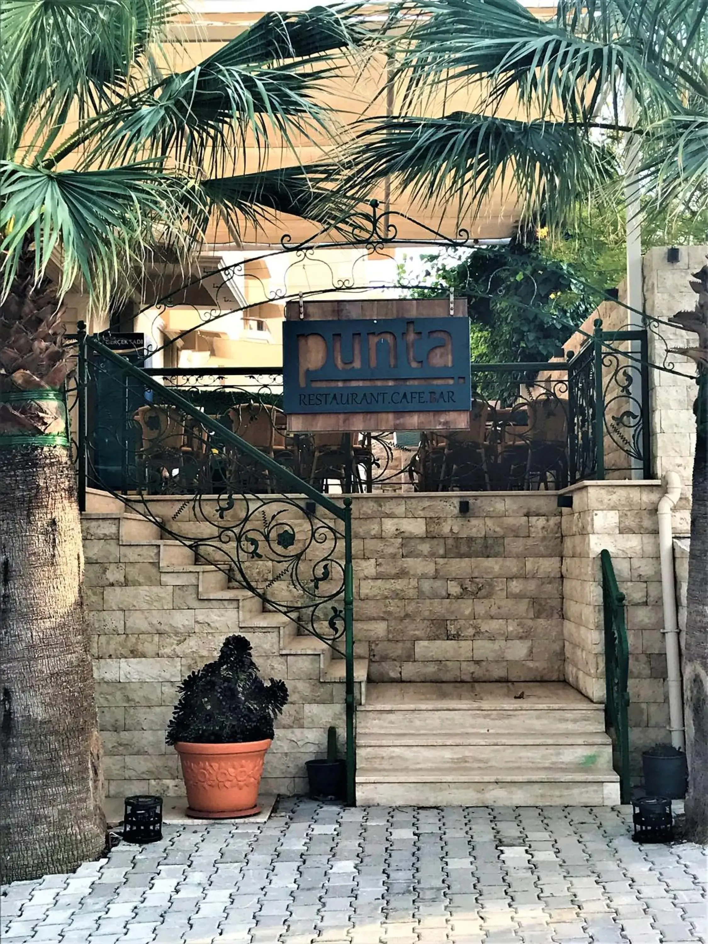 Restaurant/places to eat in Lord Hotel Restaurant/places to eat in Lord Hotel