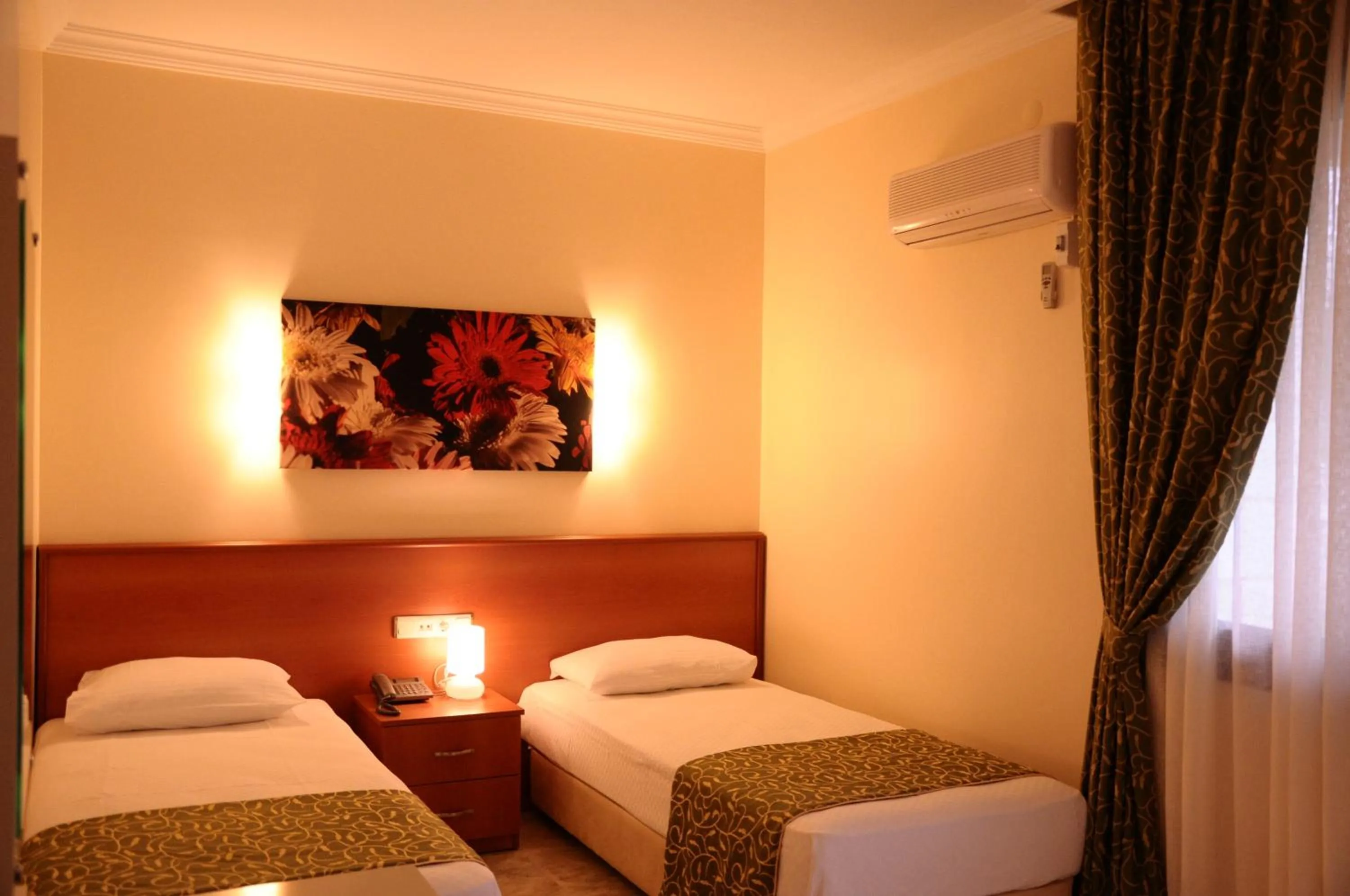 Bedroom, Bed in Lord Hotel