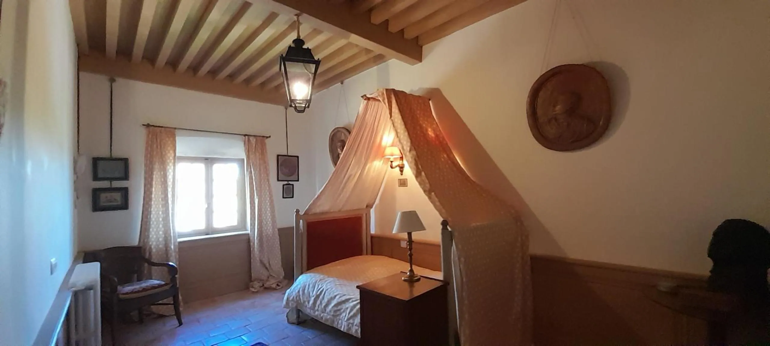 Photo of the whole room, Bed in La Chanoinesse