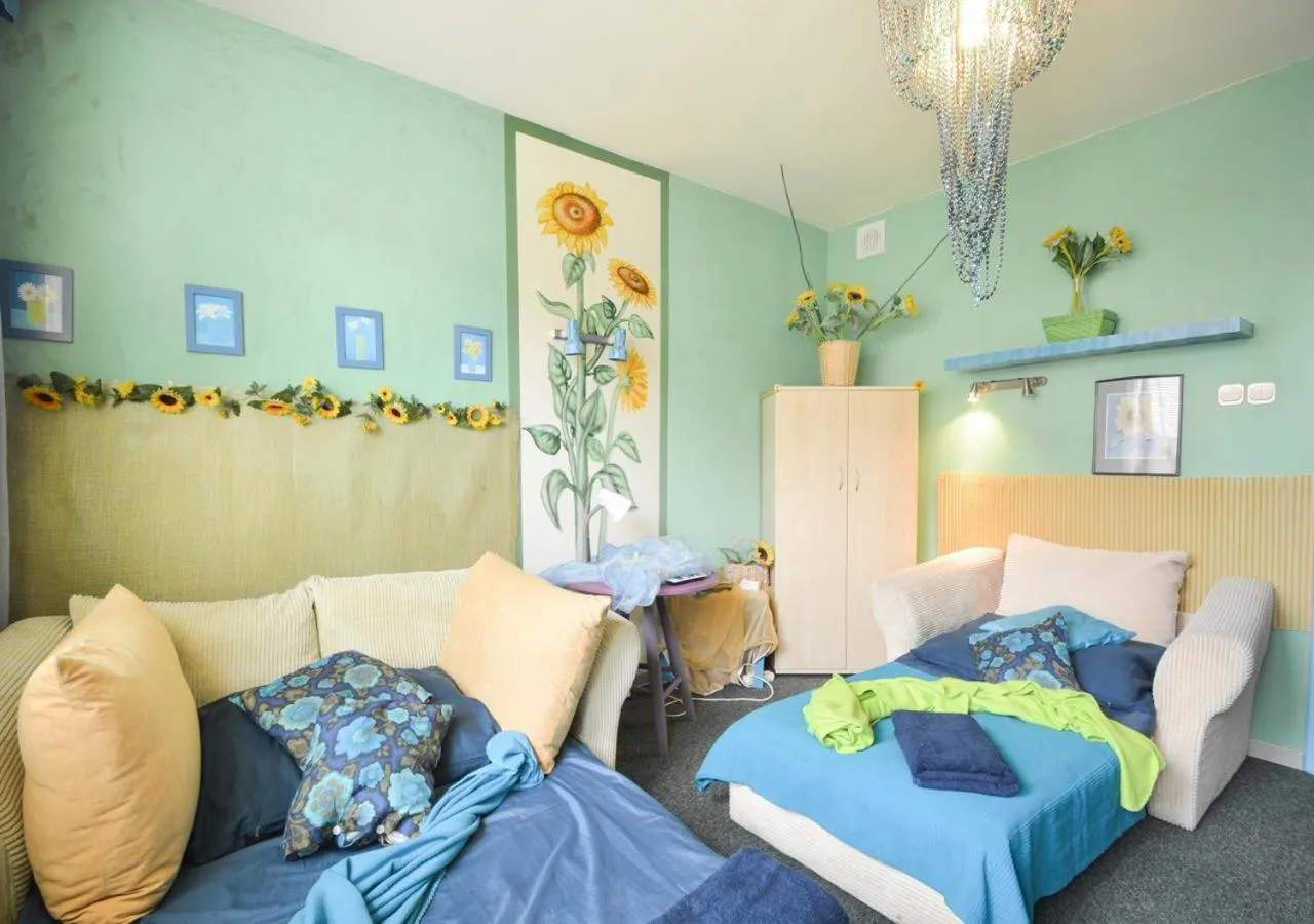 Bed in Dom Tu i Teraz