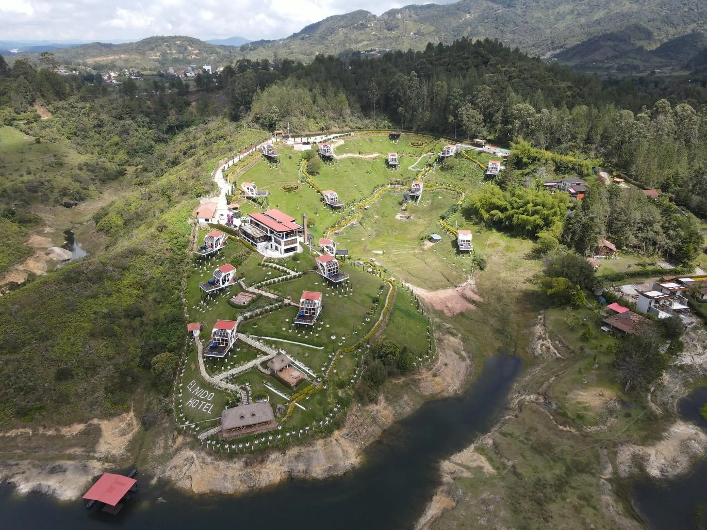 Deluxe Double Room with Bath in EL NiDO HOTEL GUATAPE Deluxe Double Room with Bath in EL NiDO HOTEL GUATAPE