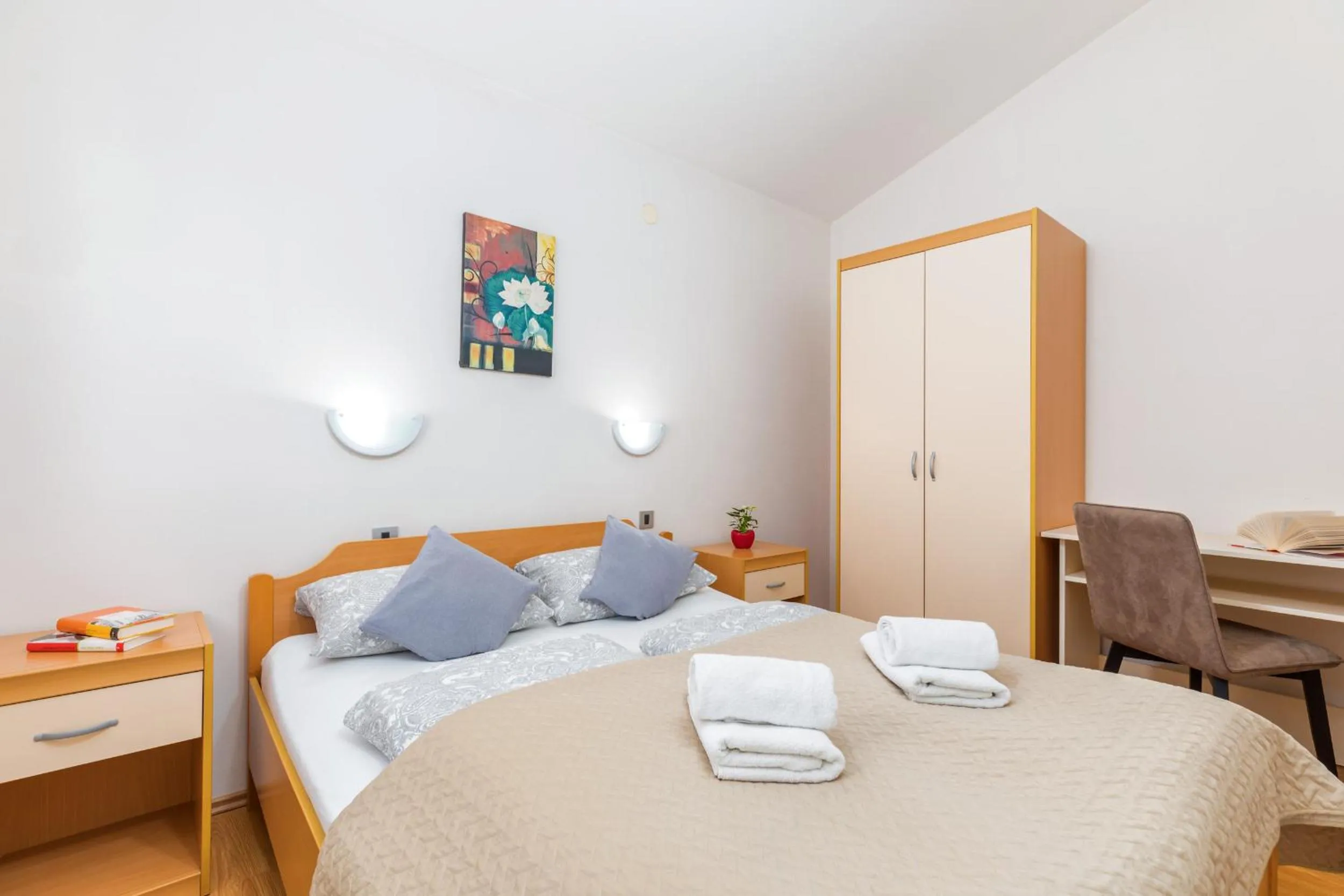 Bed in Apartments Ana-Maria