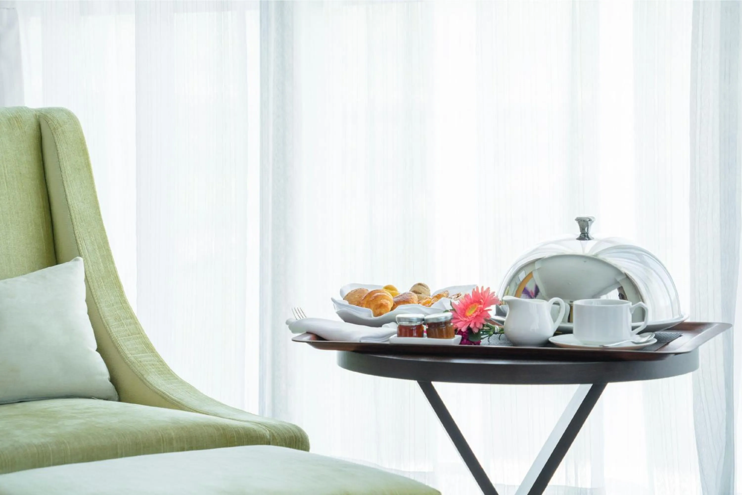 room service in Hotels & Preference Hualing Tbilisi