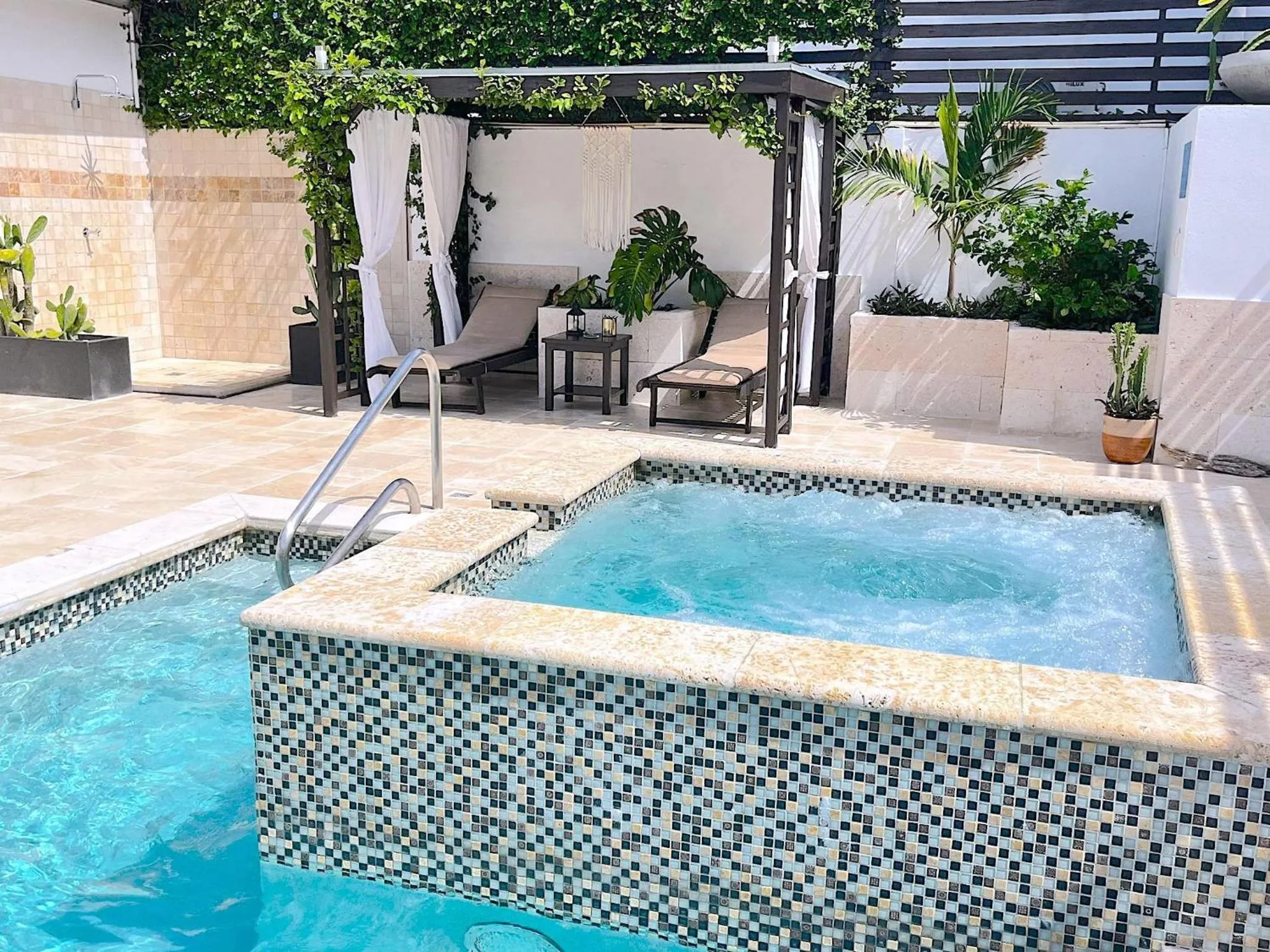 Pool view in Aruba Lagunita