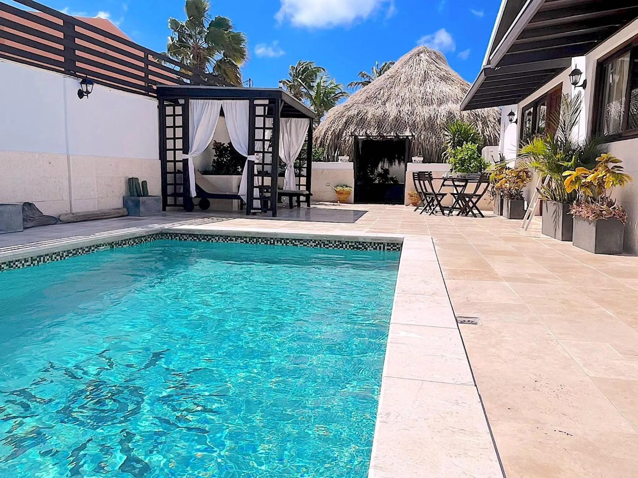 Pool view in Aruba Lagunita