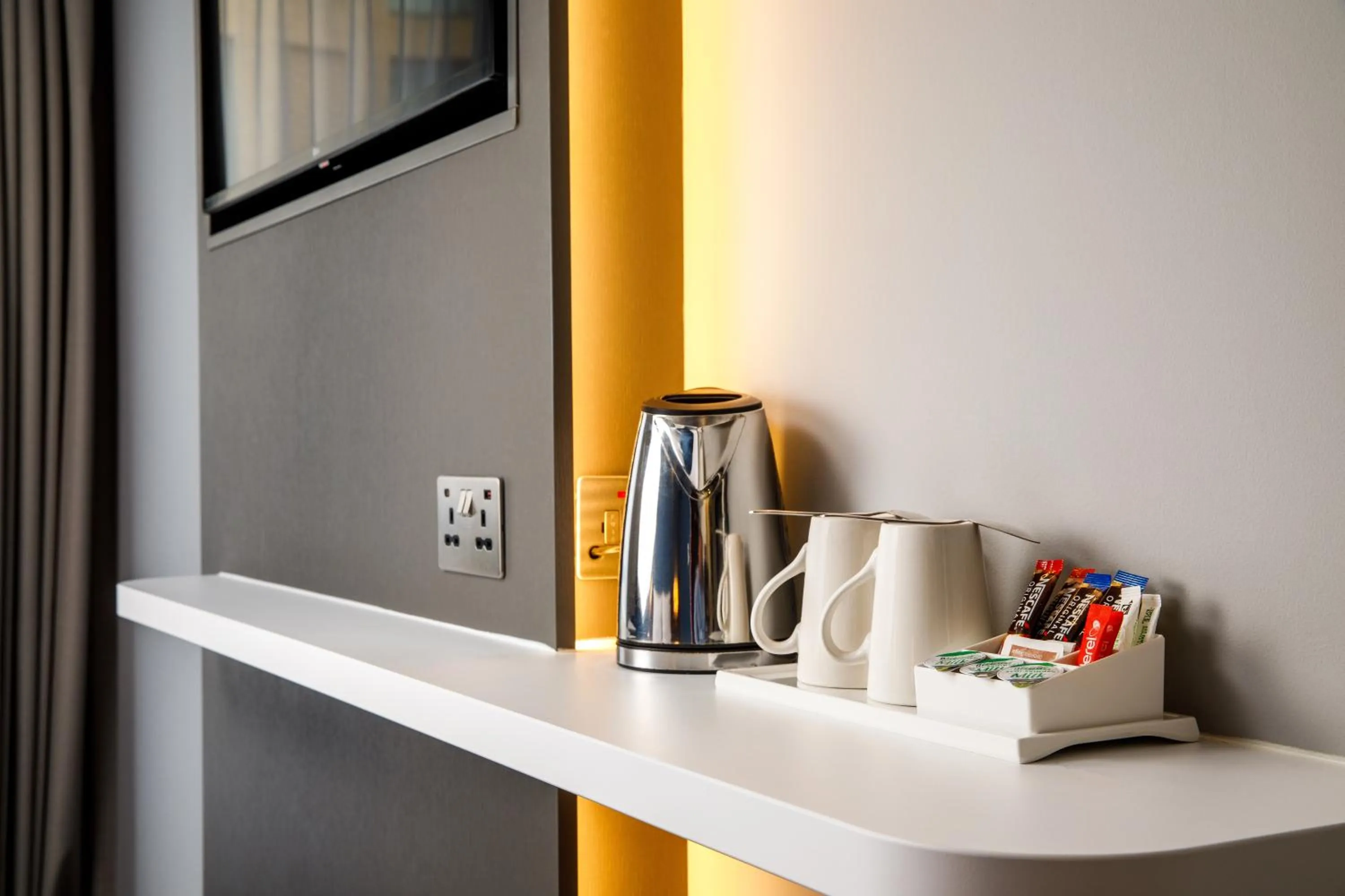 Coffee/tea facilities in Holiday Inn Express London - ExCel by IHG