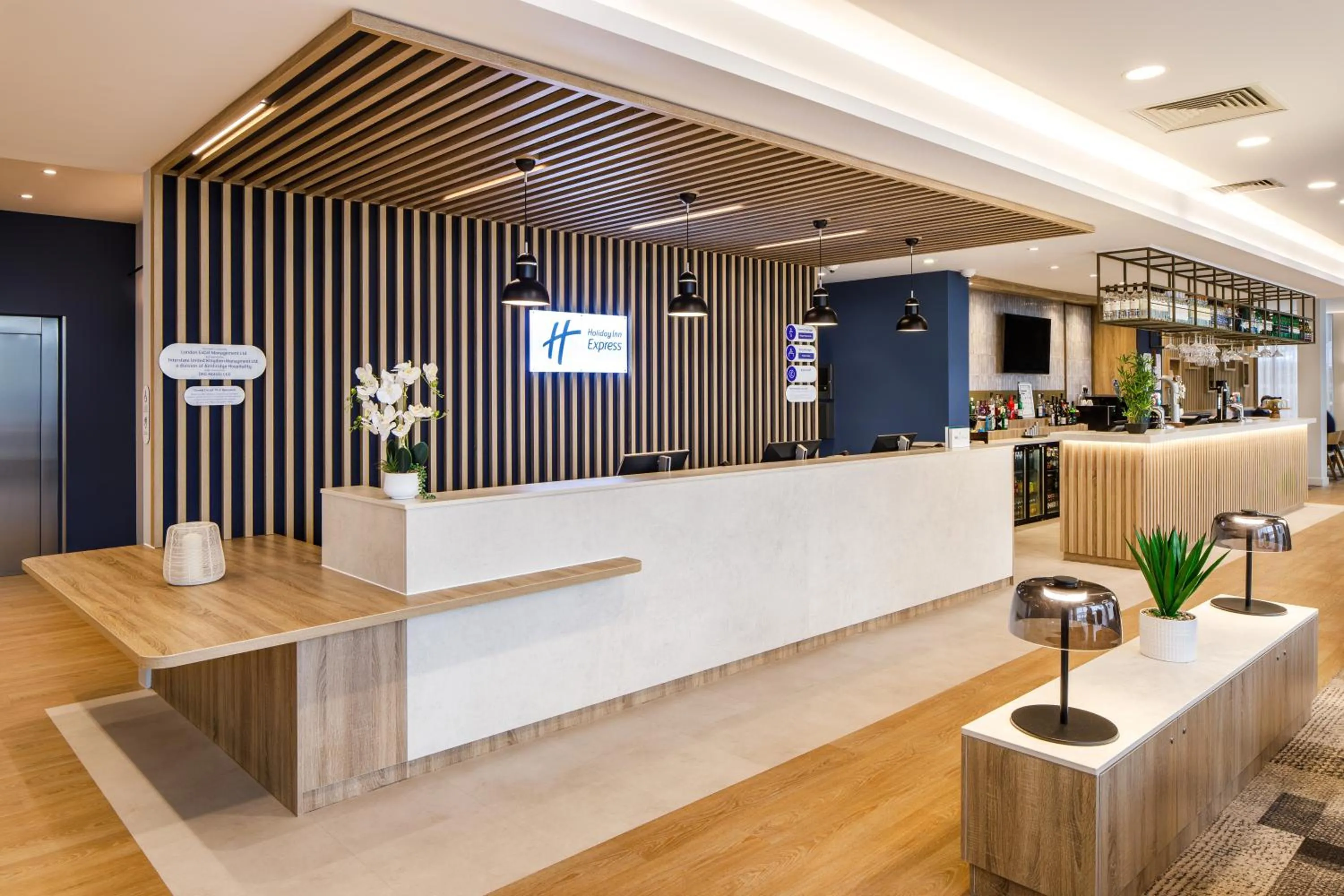Lobby or reception in Holiday Inn Express London - ExCel by IHG