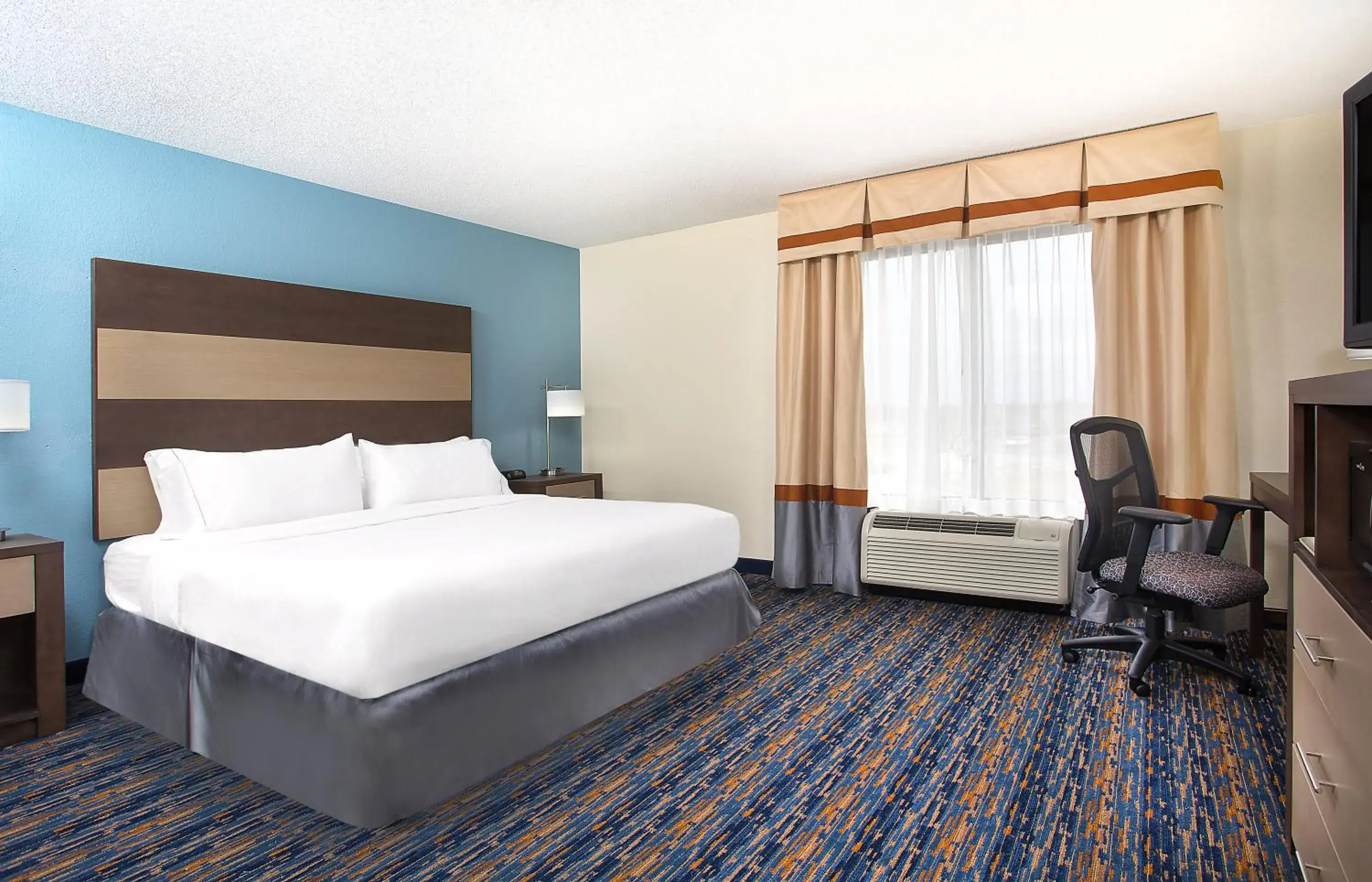 Photo of the whole room, Bed in Holiday Inn Express Berea by IHG Photo of the whole room, Bed in Holiday Inn Express Berea by IHG