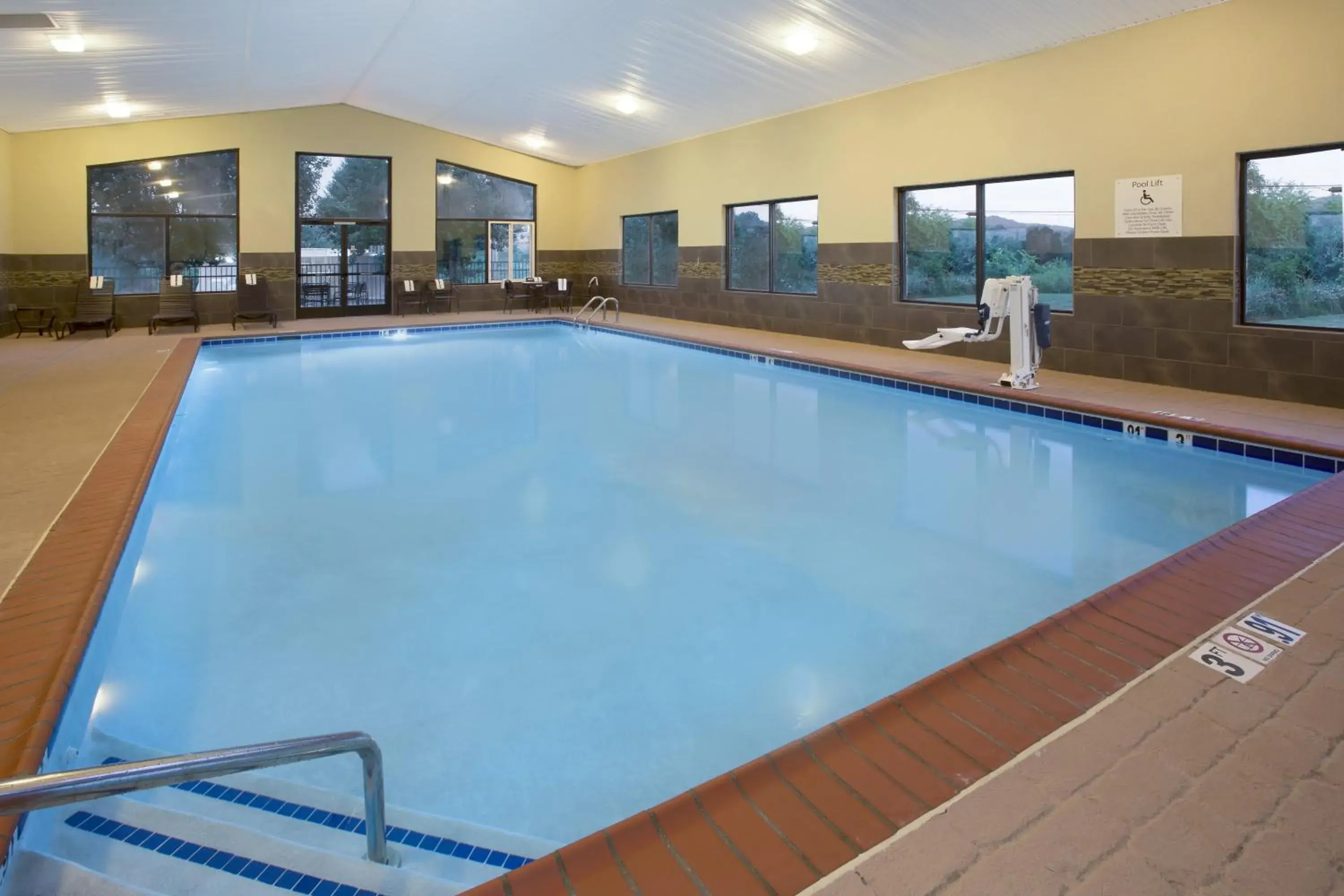 Swimming pool in Holiday Inn Express Berea by IHG Swimming pool in Holiday Inn Express Berea by IHG