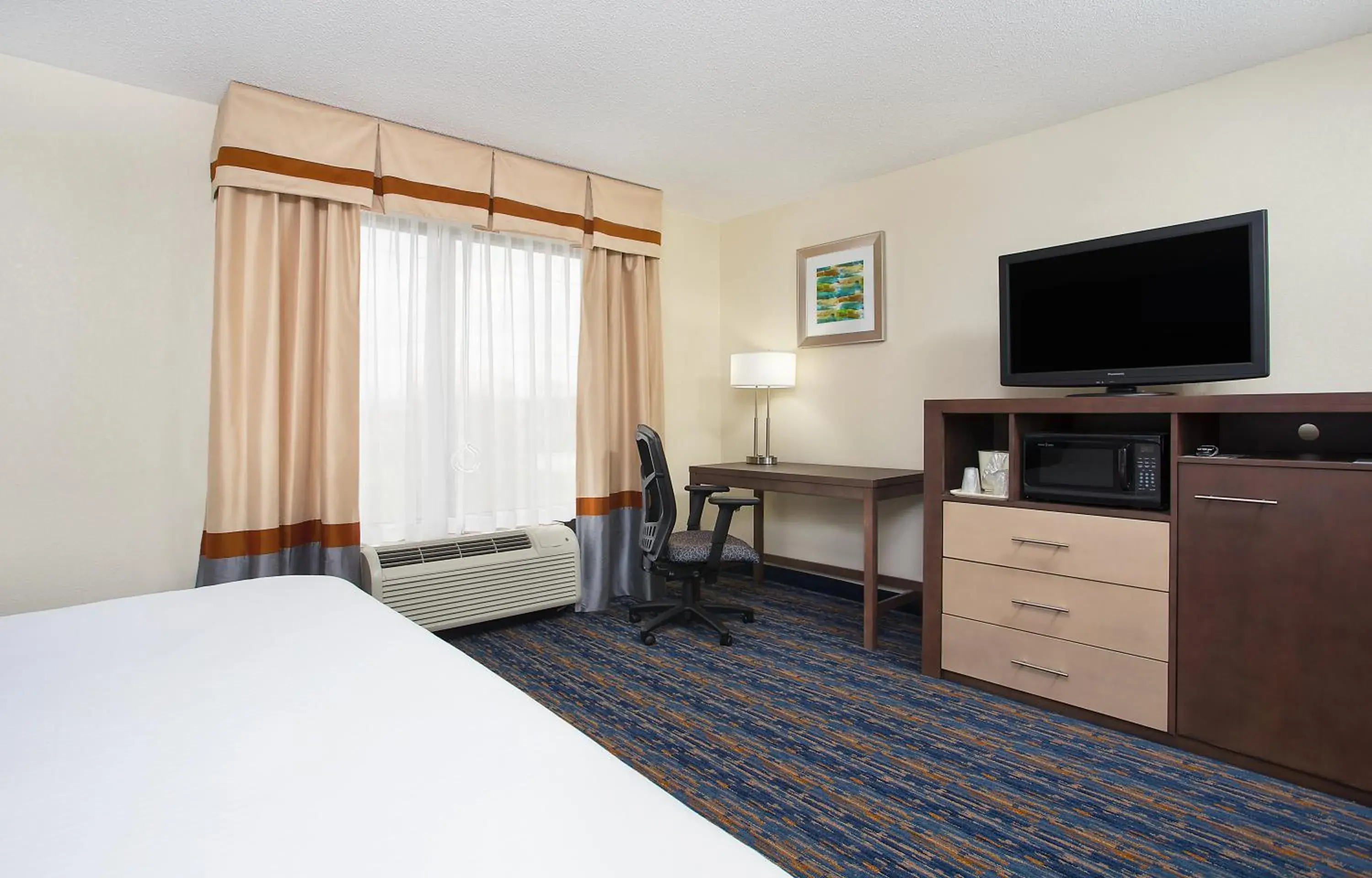 Photo of the whole room, Bed in Holiday Inn Express Berea by IHG Photo of the whole room, Bed in Holiday Inn Express Berea by IHG