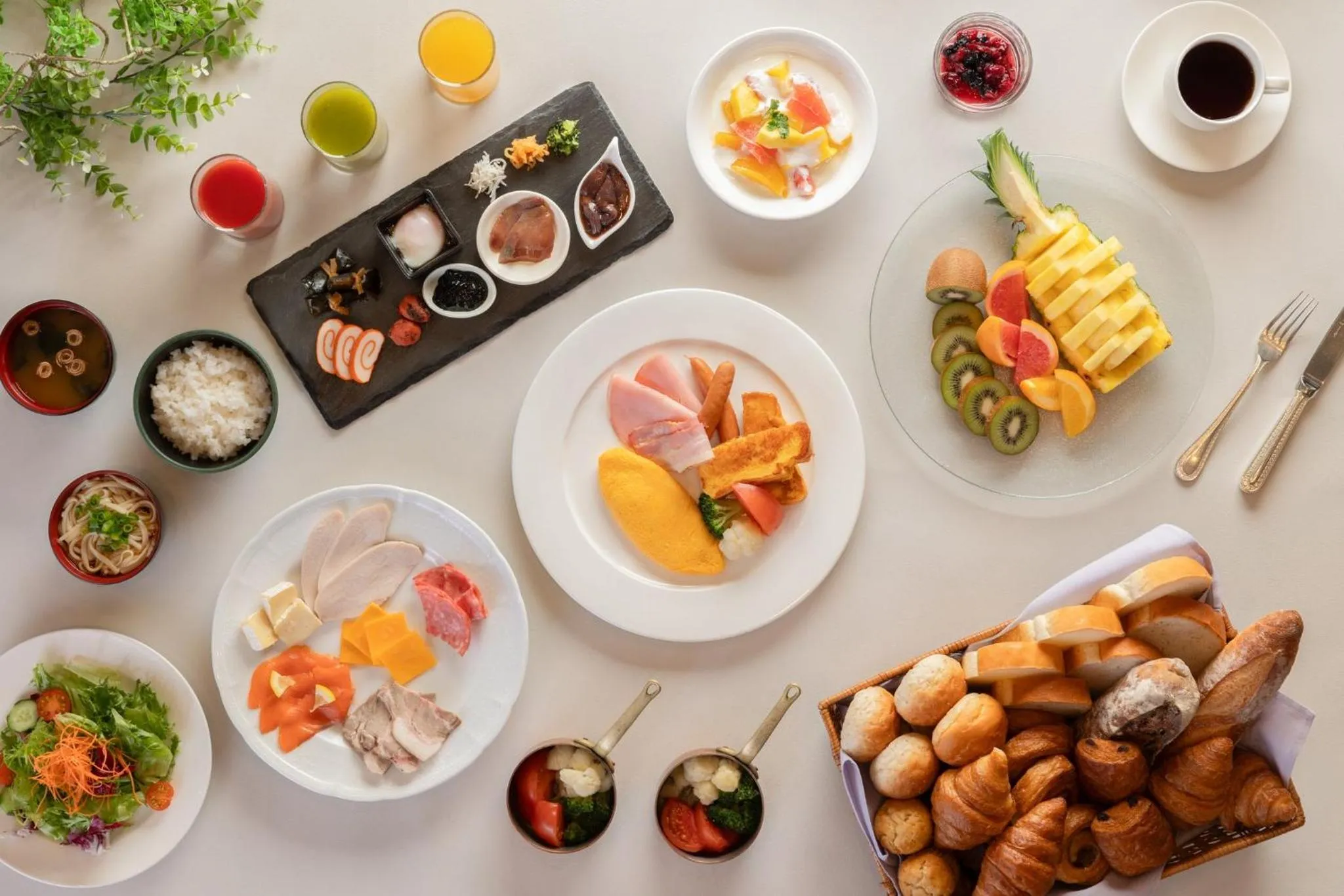 Restaurant/places to eat in ANA Crowne Plaza Toyama by IHG