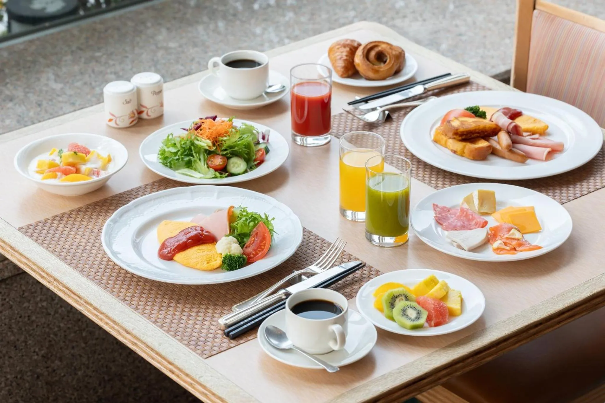 Restaurant/places to eat in ANA Crowne Plaza Toyama by IHG