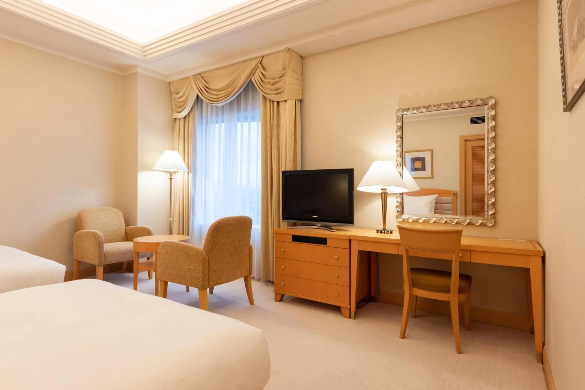 Photo of the whole room, Bed in ANA Crowne Plaza Toyama by IHG