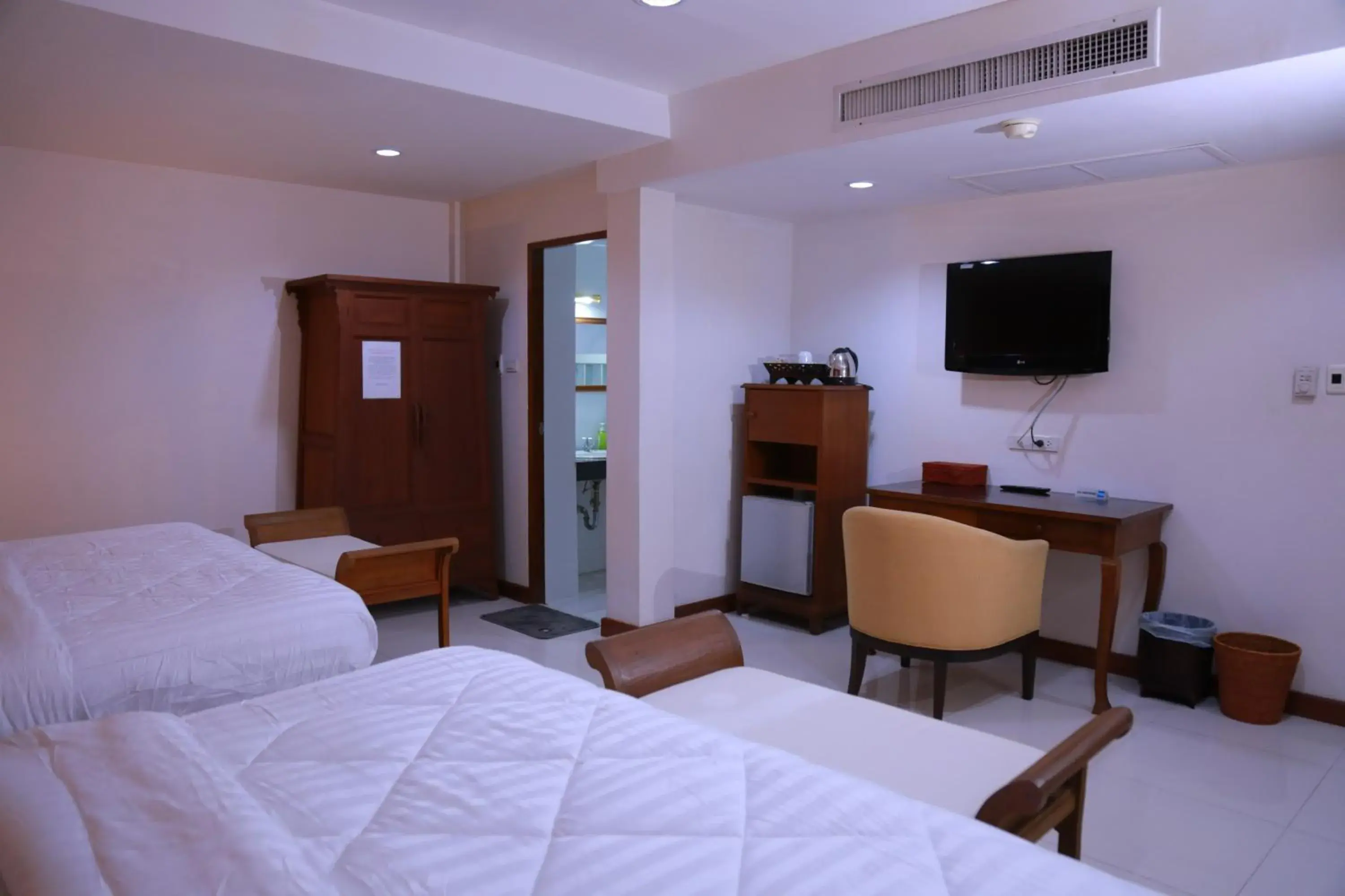 Communal lounge/ TV room, Bed in UPAR Hotels Silom Communal lounge/ TV room, Bed in UPAR Hotels Silom