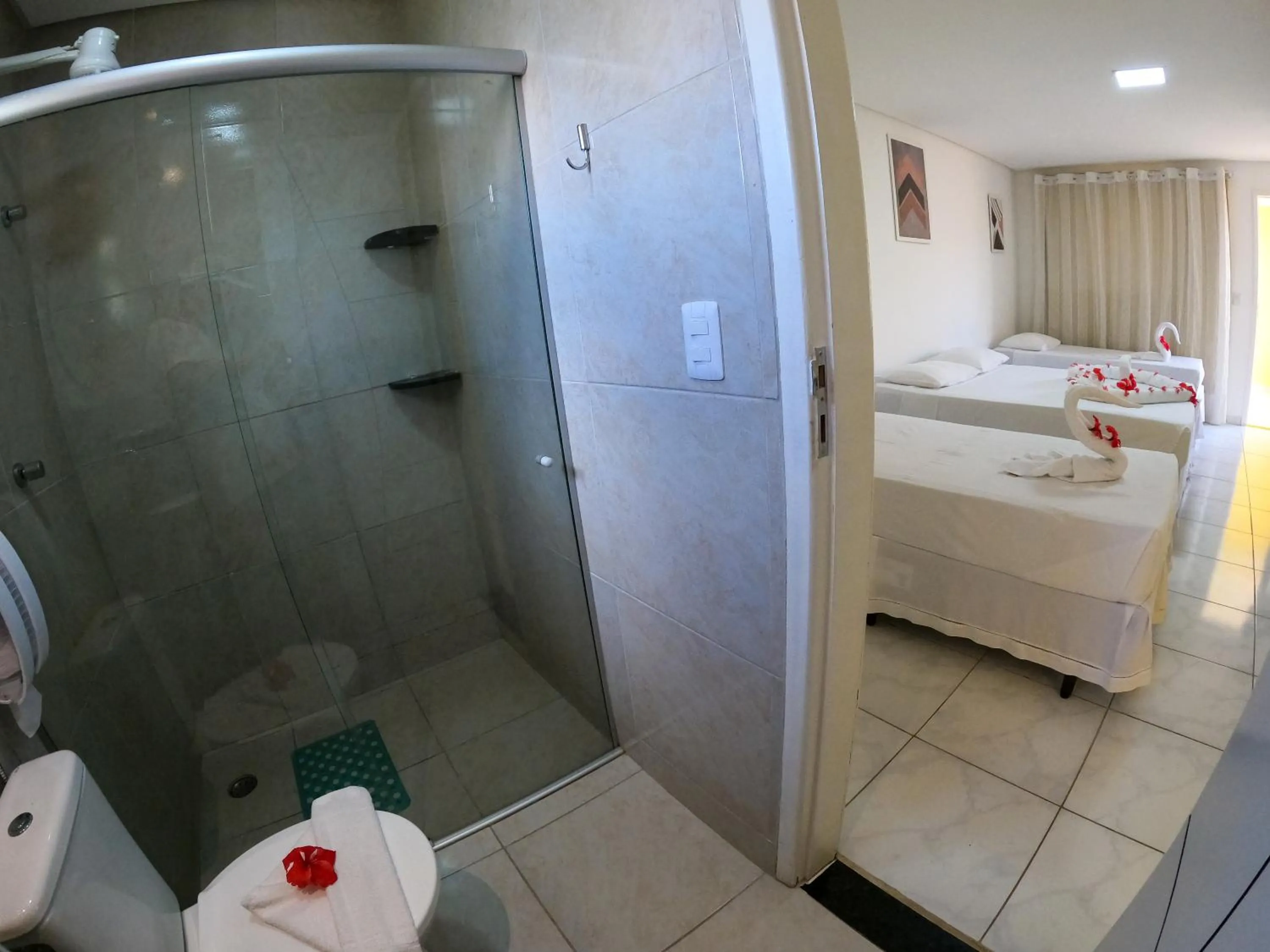Shower, Bed in Pousada Joia Rara