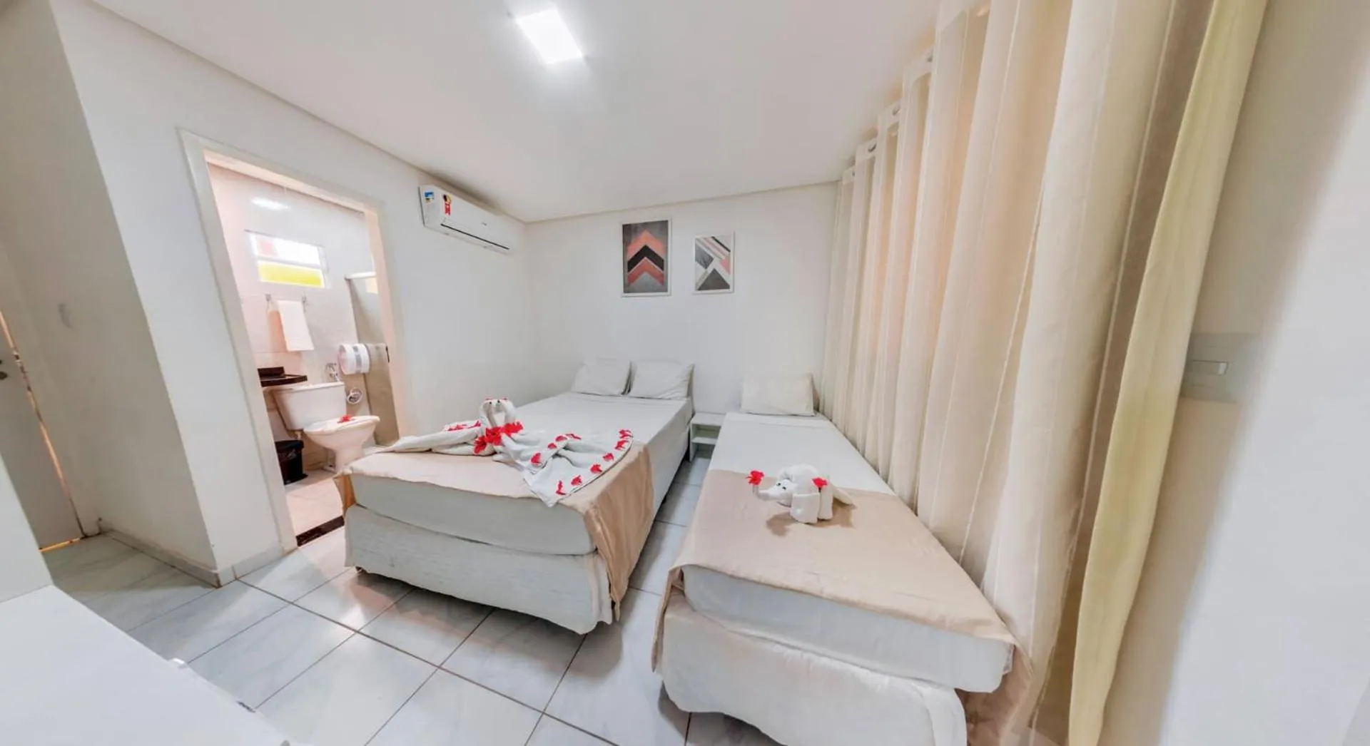 Photo of the whole room, Bed in Pousada Joia Rara