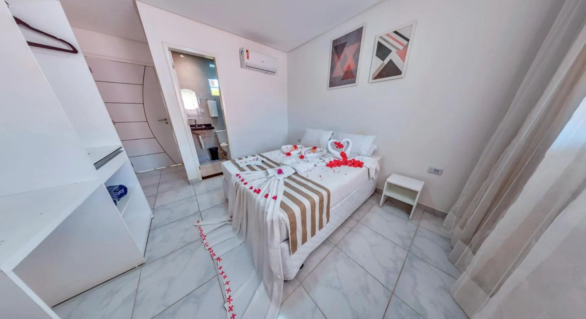 Photo of the whole room, Bed in Pousada Joia Rara
