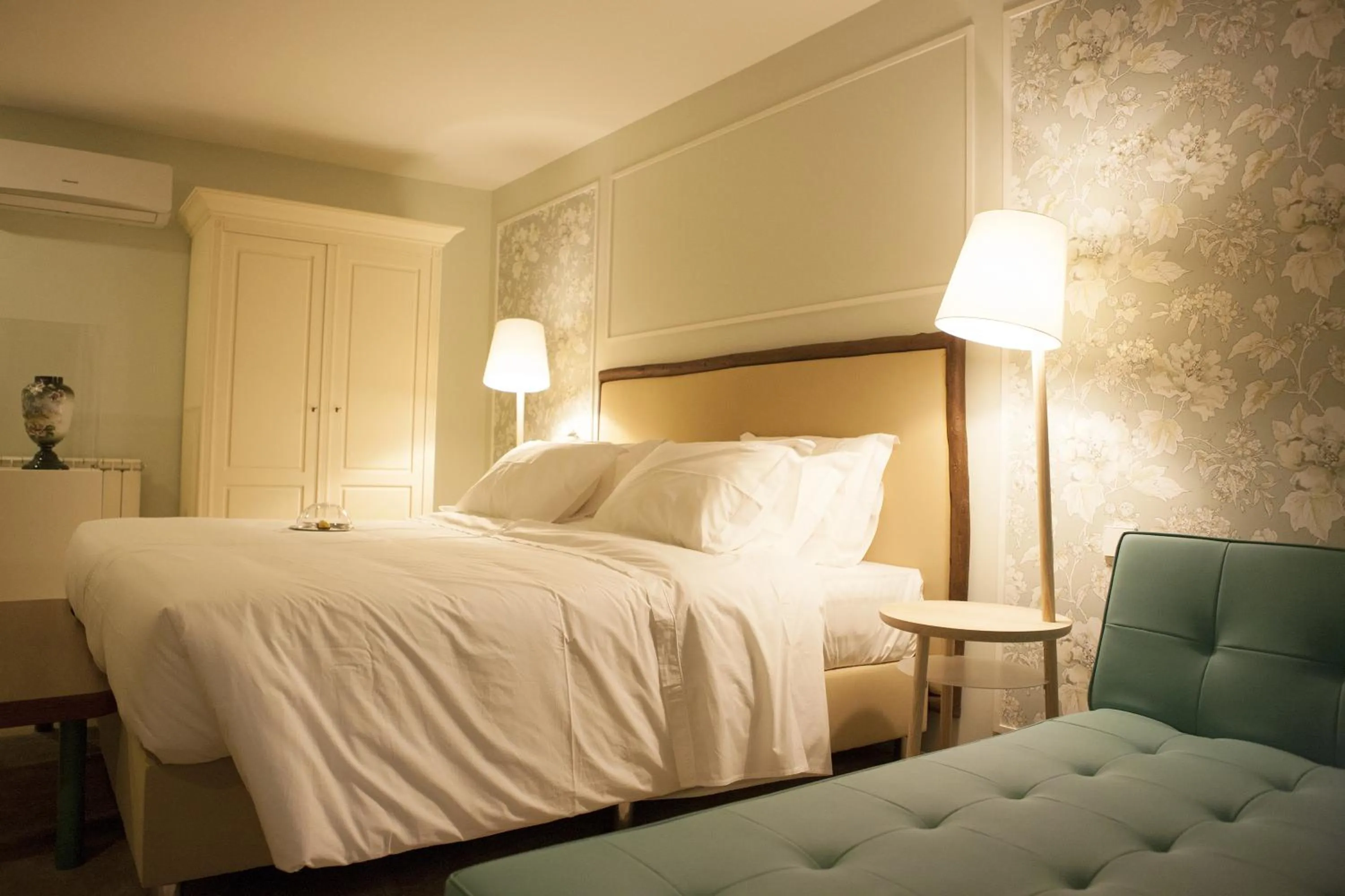 Photo of the whole room, Bed in In Porto Gallery Guesthouse