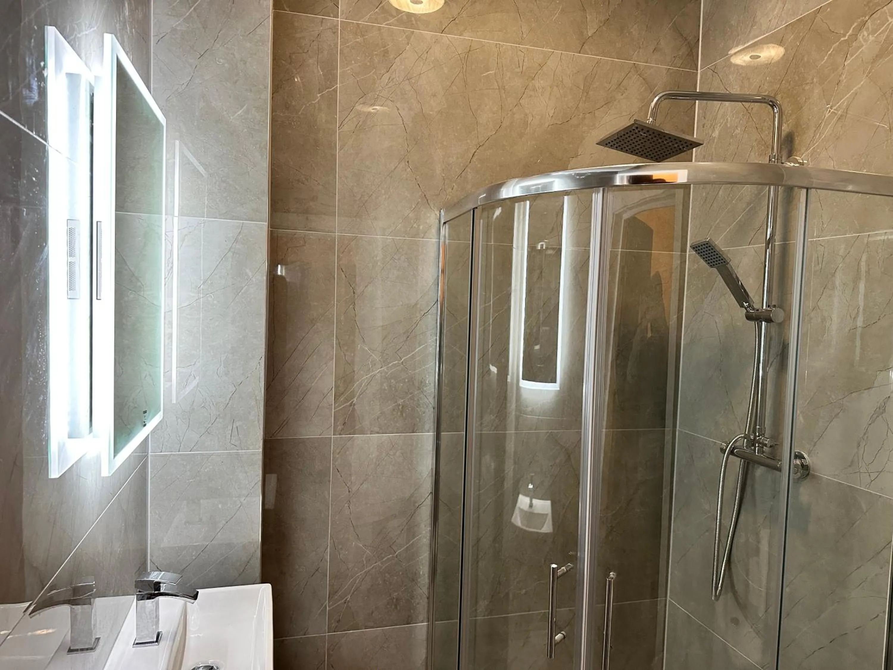 Green Ariana Hotel - near Wembley and central London