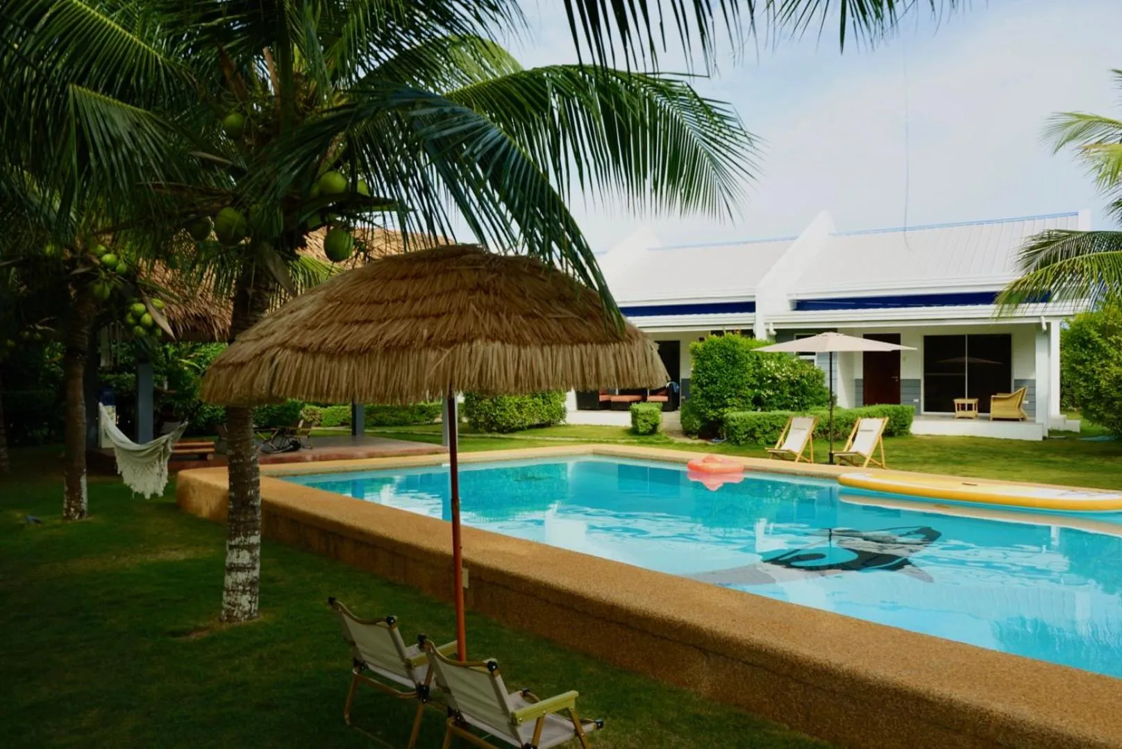 One-Bedroom Apartment with Pool View in Belle Homes