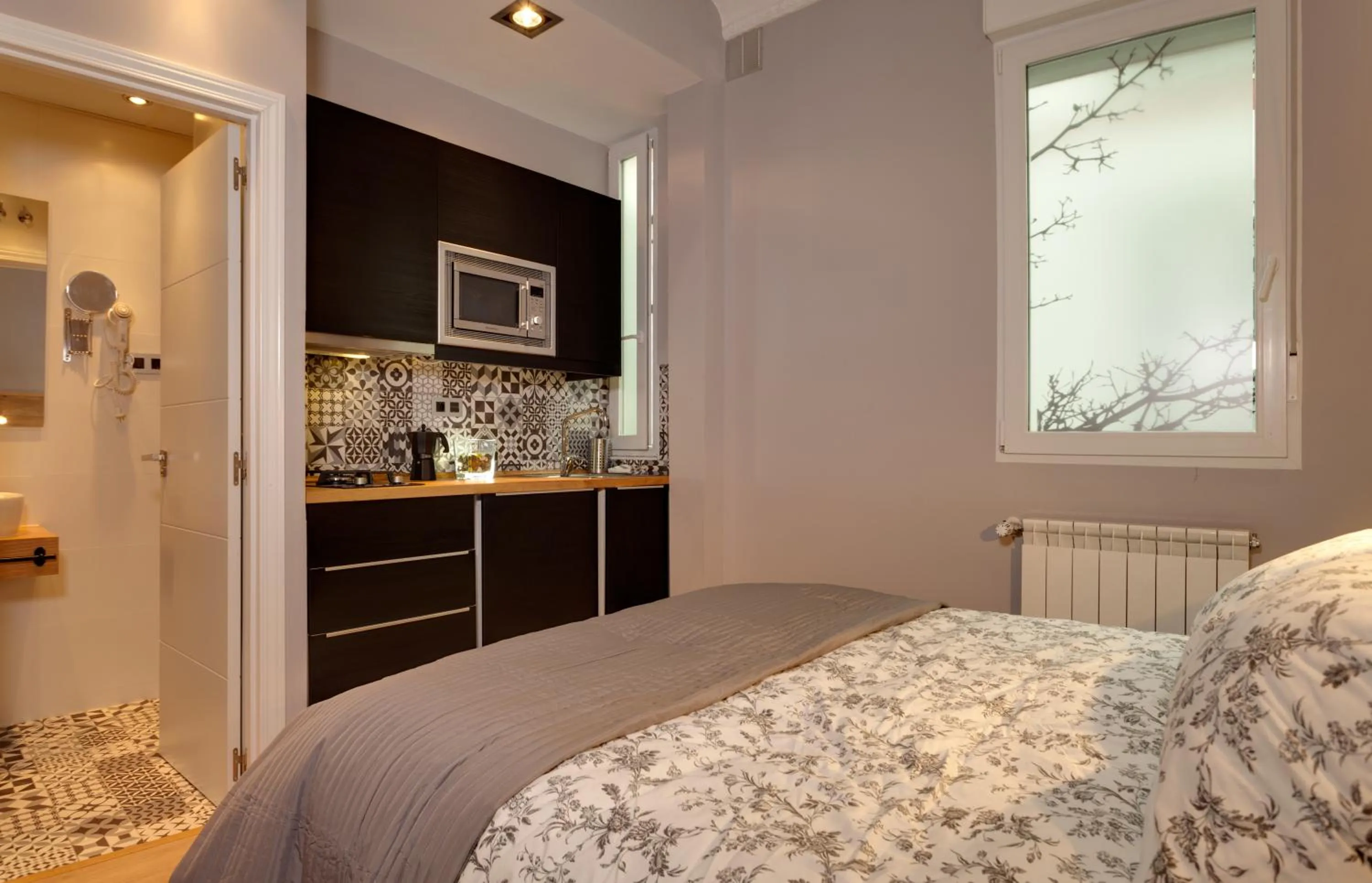 Kitchen or kitchenette, Bed in SUITES YOU Platinum