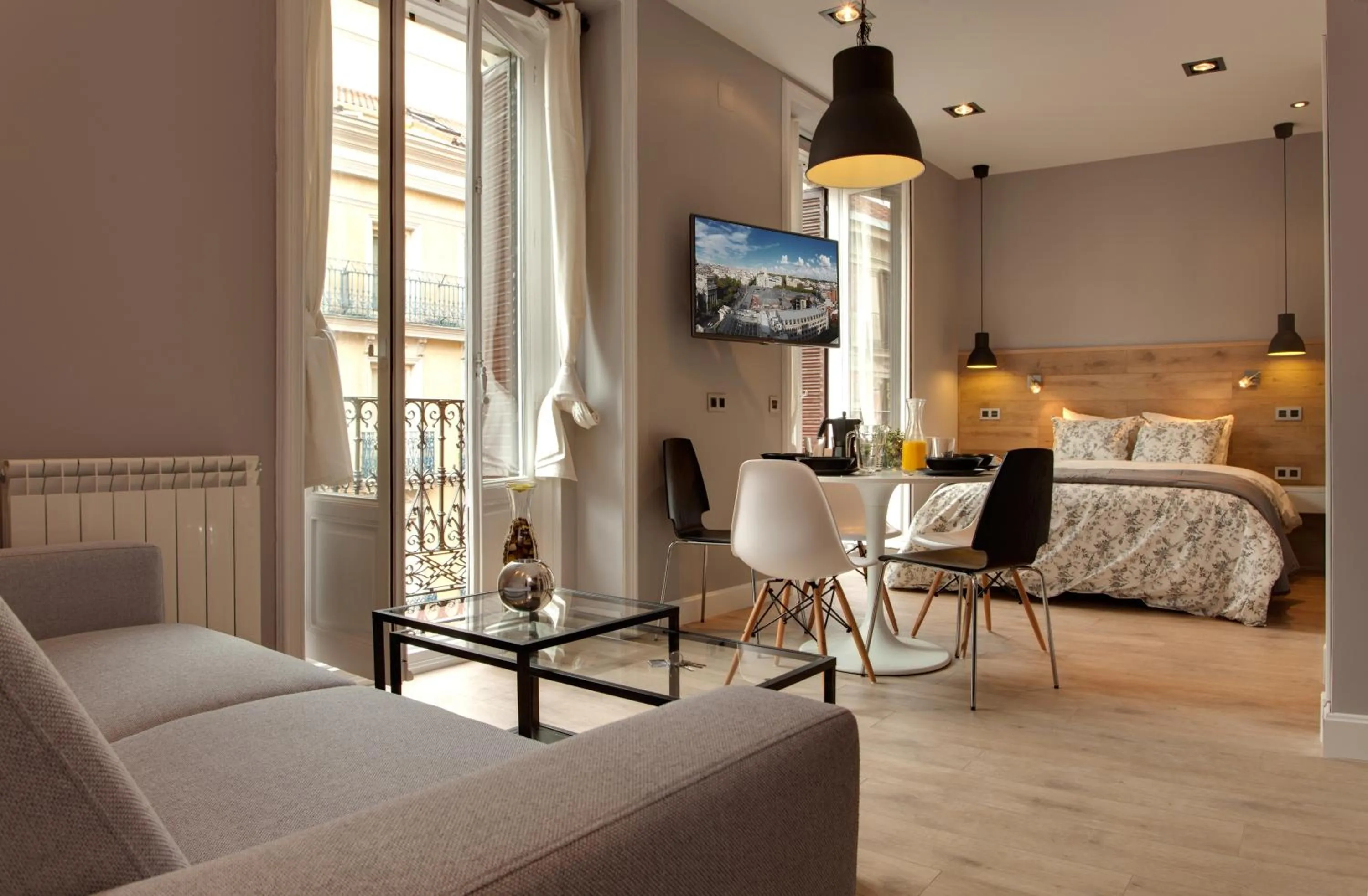 Bedroom, Bed in SUITES YOU Platinum