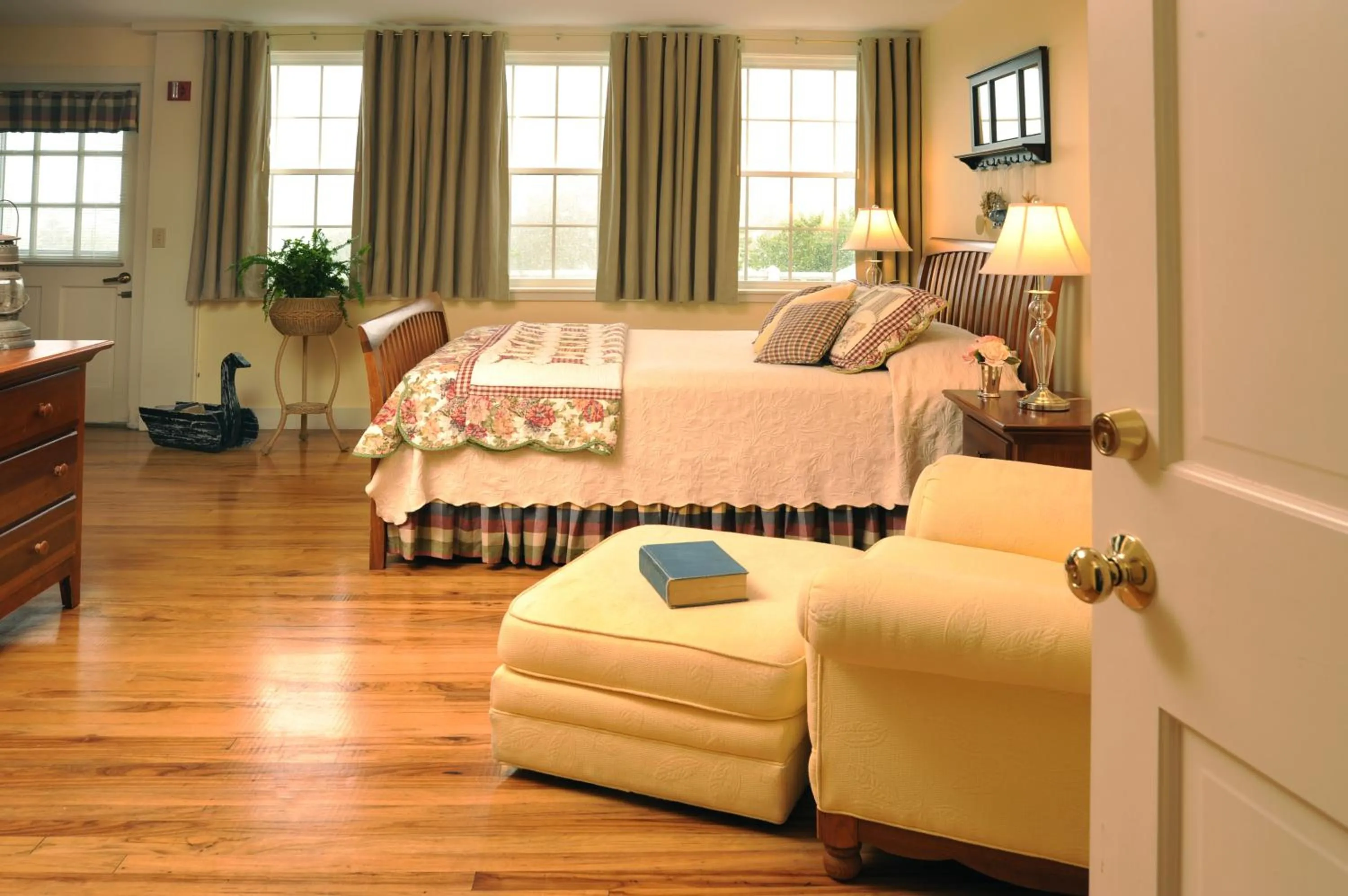 Bed in Newagen Seaside Inn