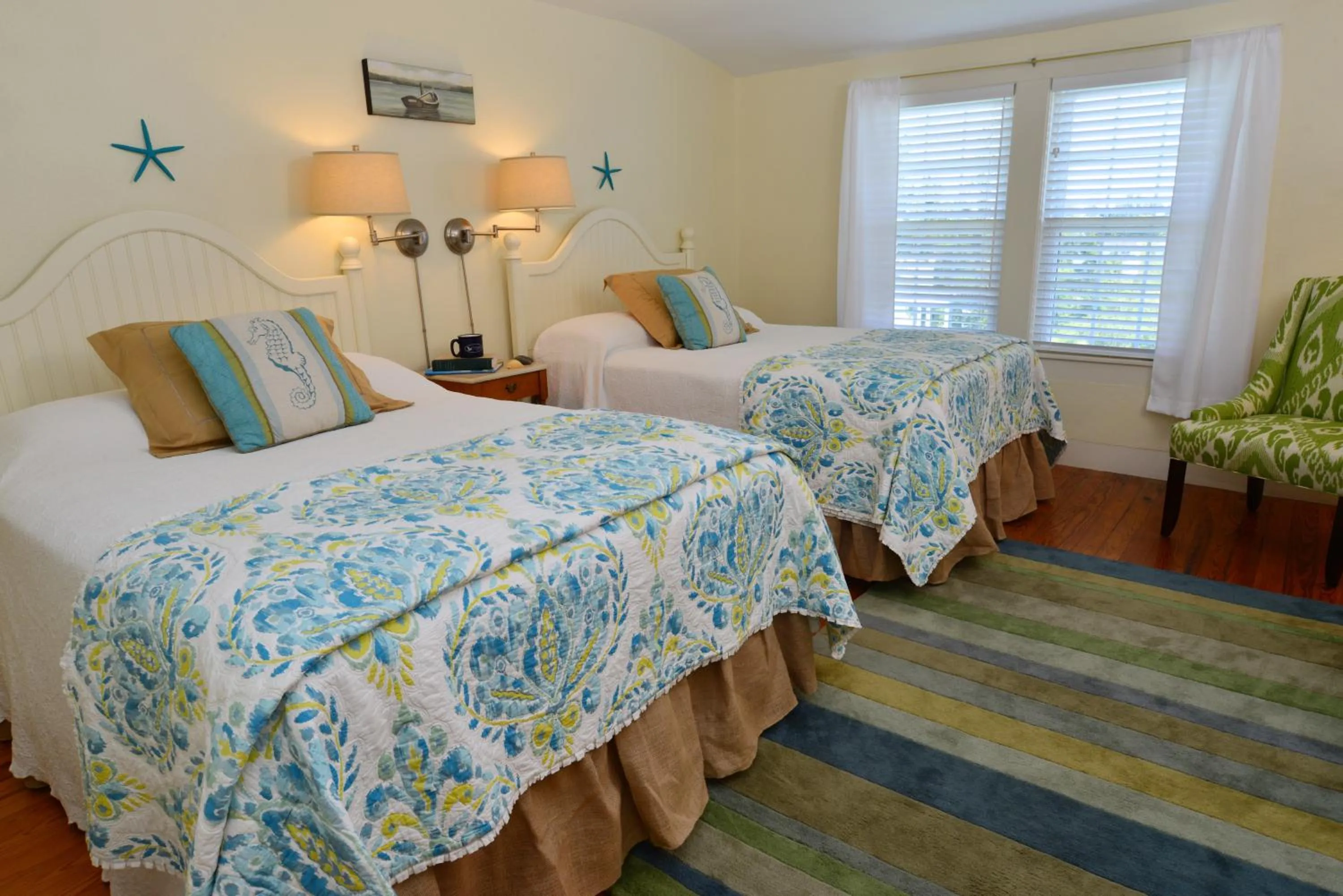 Bed in Newagen Seaside Inn