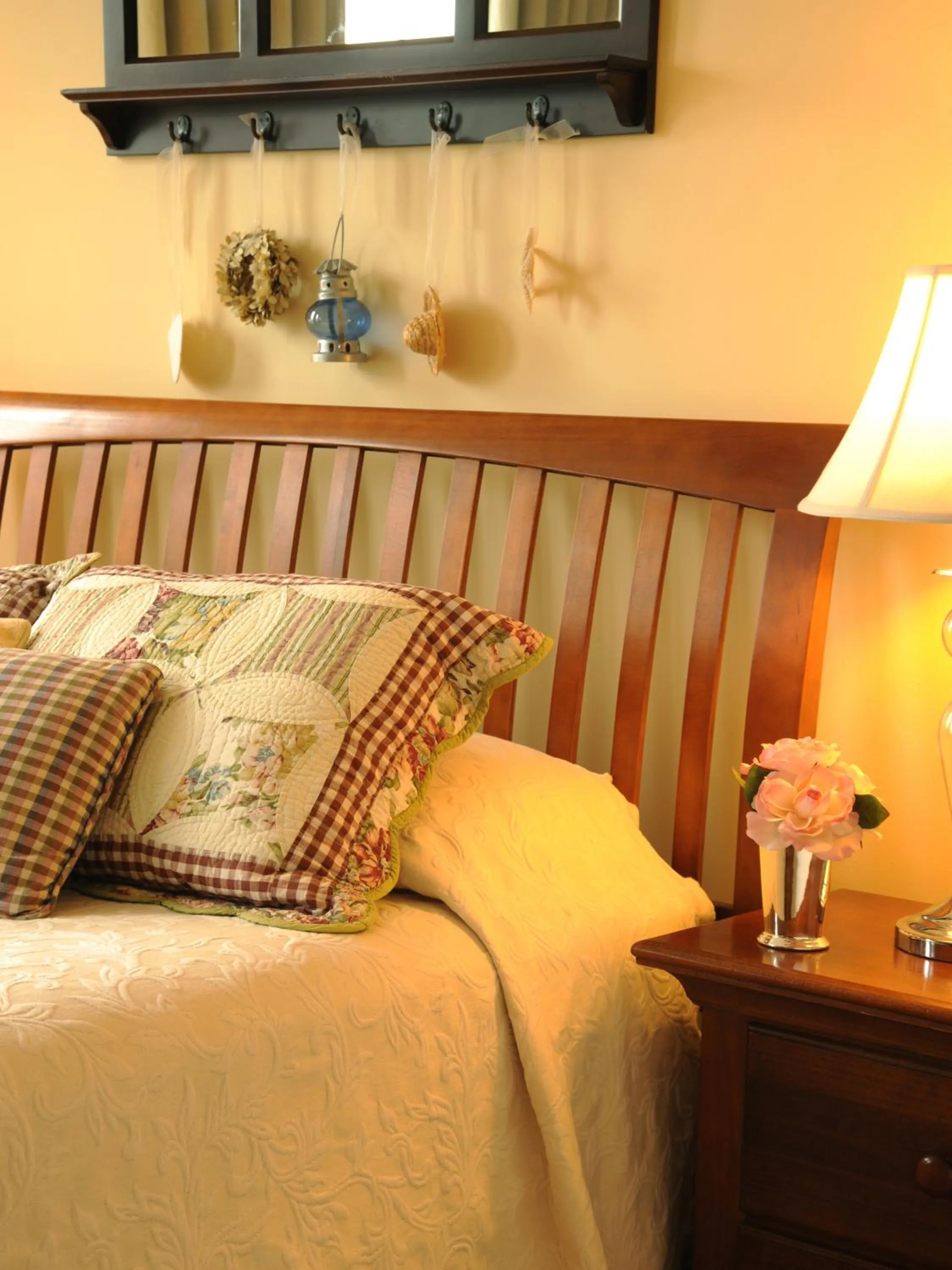 Bed in Newagen Seaside Inn