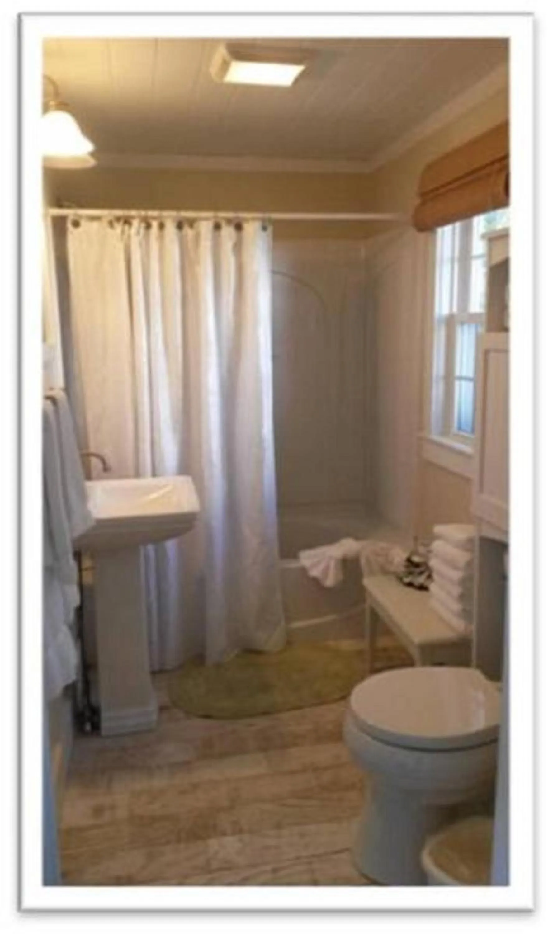 Bathroom in Newagen Seaside Inn