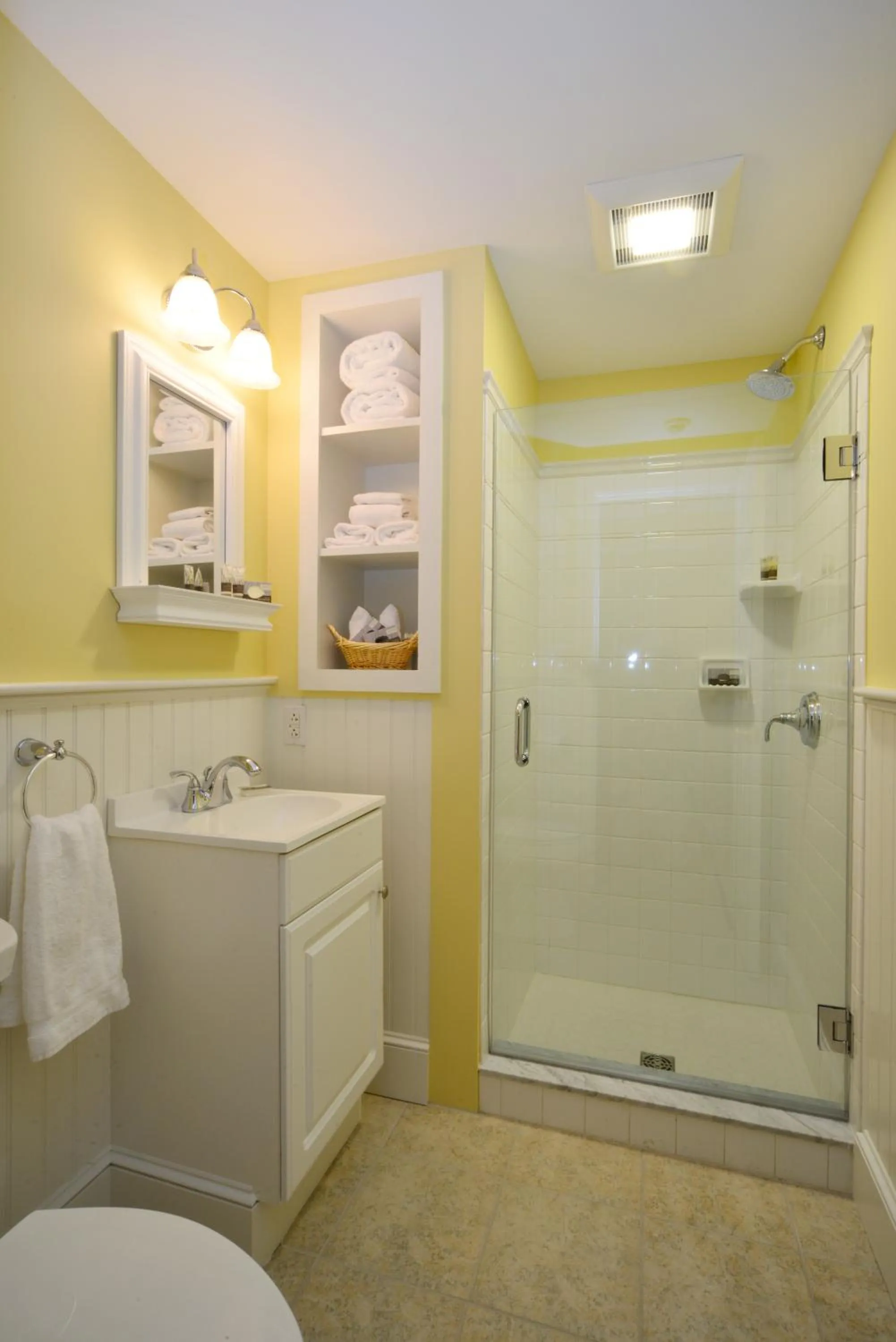 Shower in Newagen Seaside Inn