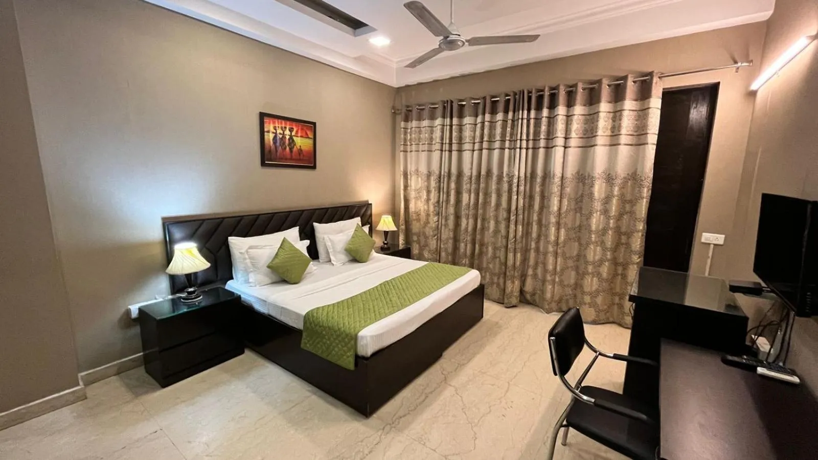 Communal lounge/ TV room, Bed in Abode Residency near USA Embassy Delhi Safdarjung Enclave New Delhi